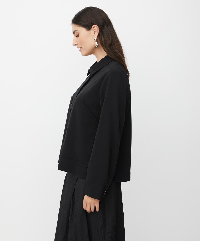 Jacke mit Falten auf der Rückseite und dekorativen Taschen, Black