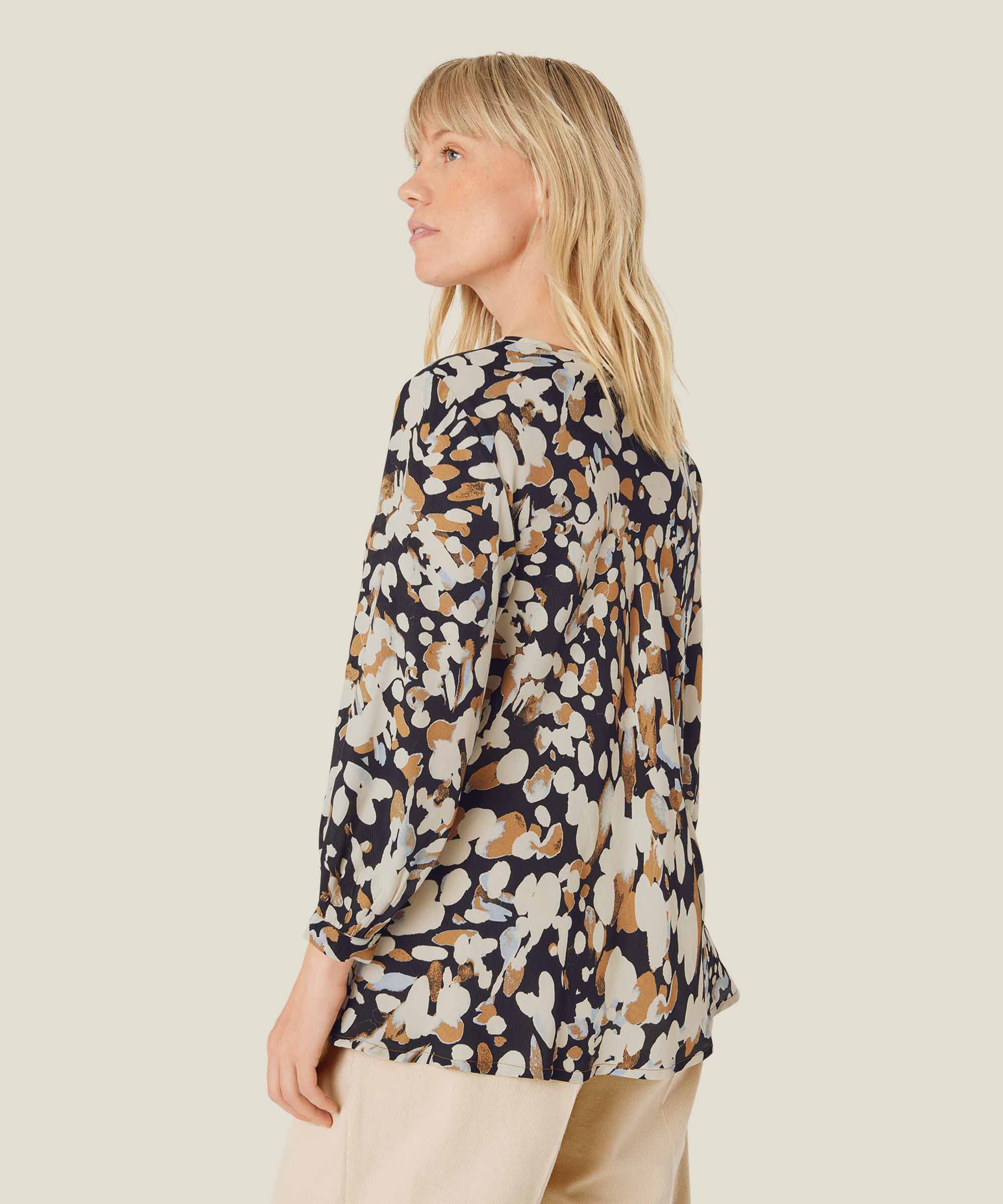 Bedruckte Viskosebluse mit V-Ausschnitt, Chipmunk