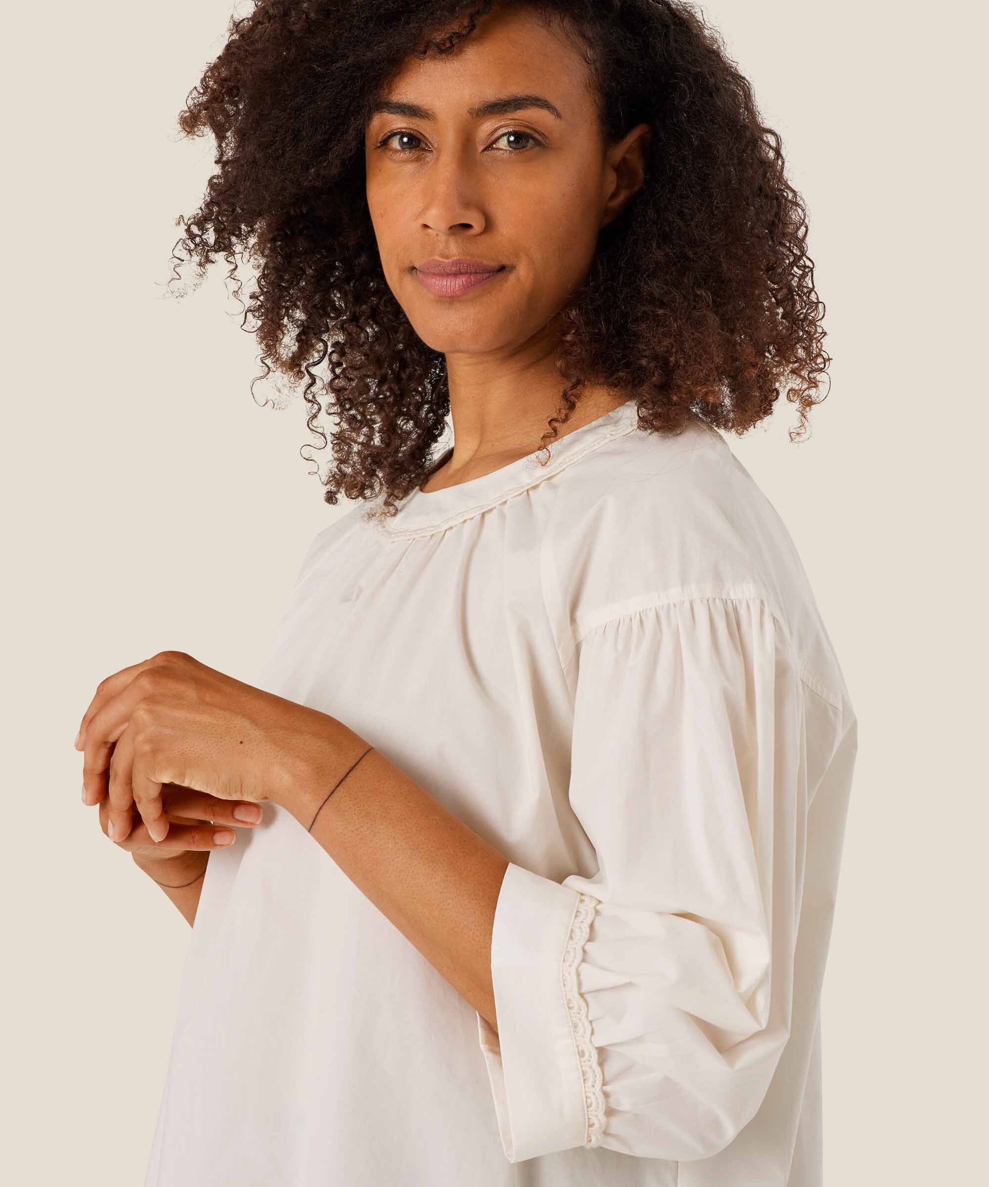 Baumwollbluse mit Spitzendetail, Jet Stream