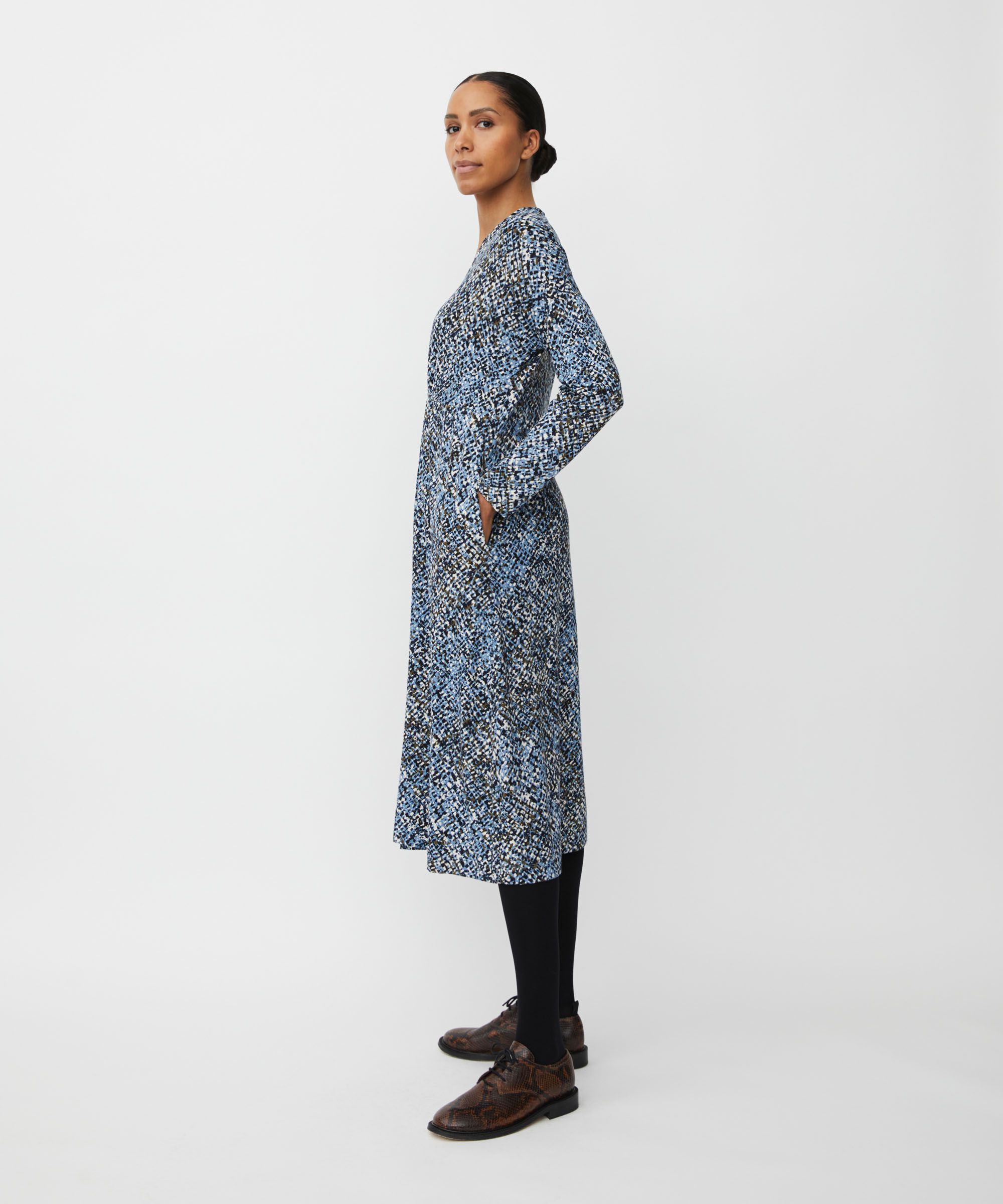 gemustertes Jerseykleid mit Eingrifftaschen und V-Ausschnitt, Proven Blue