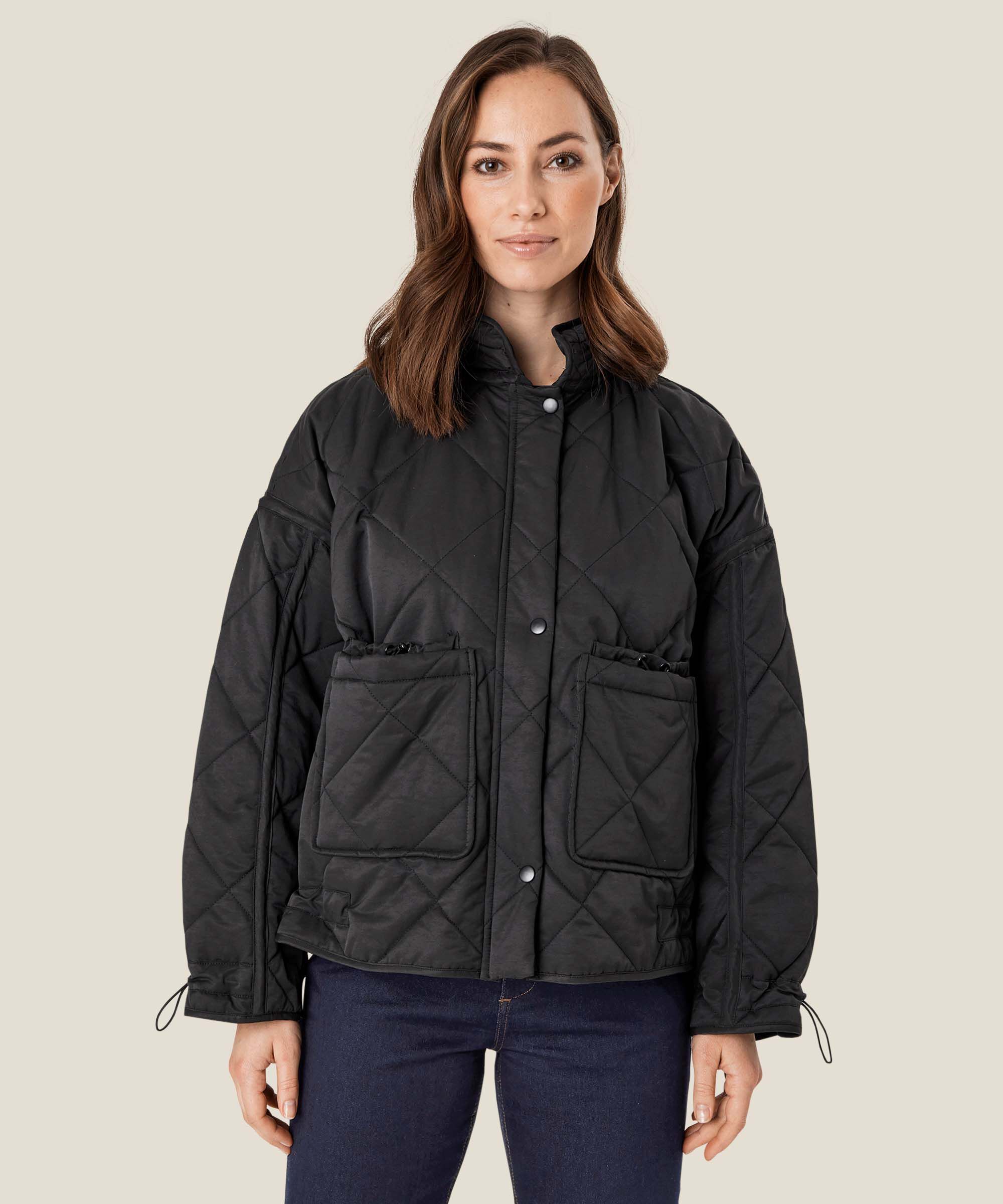 Tessie Mantel, Black