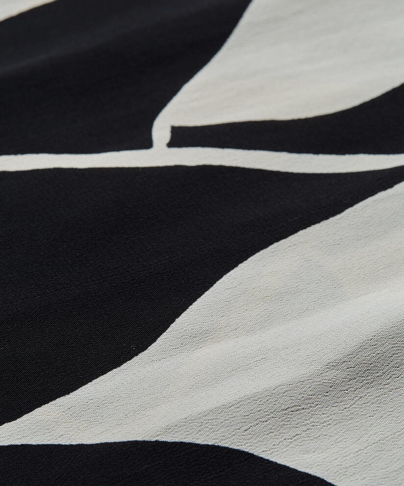 ALONG TUCH, Black