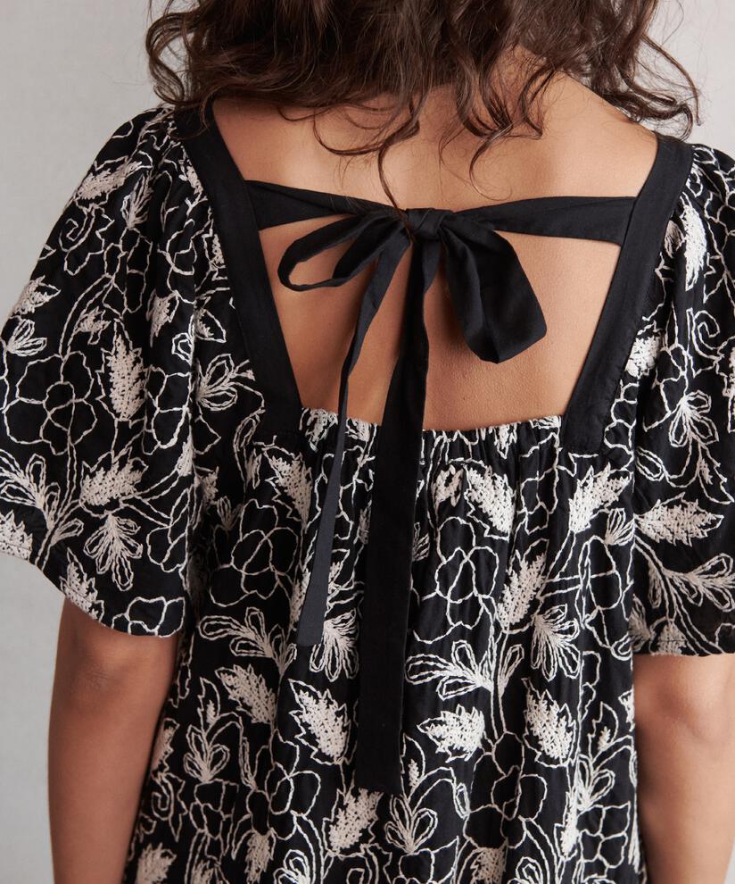 Neia Kleid, Black