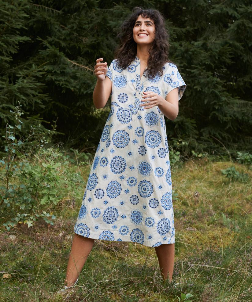 Nynki Kleid, Nebulas Blue