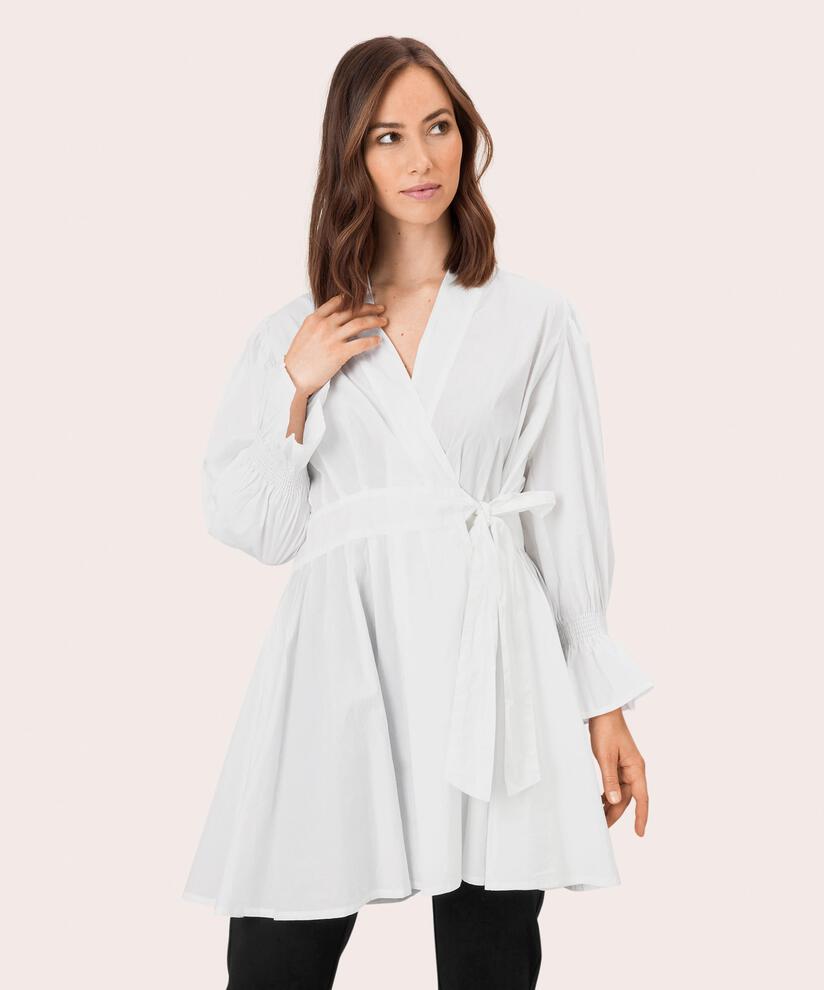 Julia Jacke, White