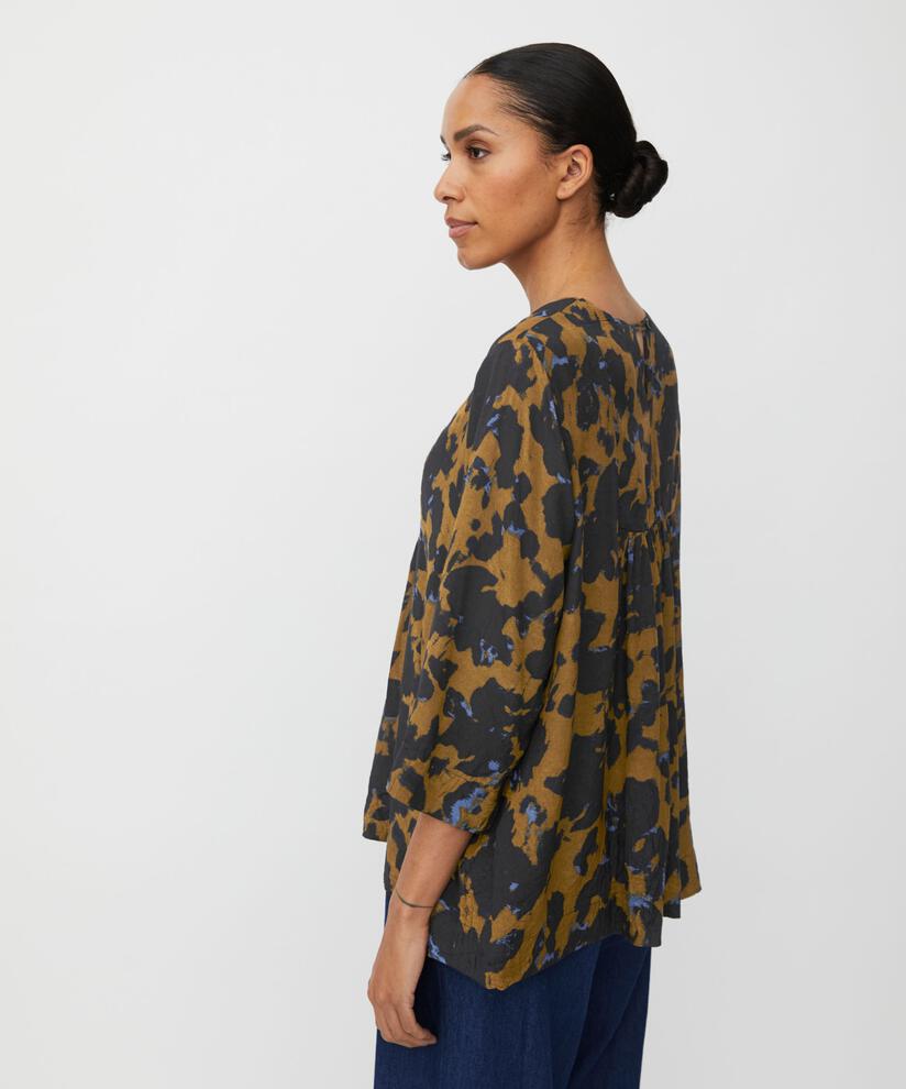 Viskosebluse mit kleinen Falten und Knopfdetail am Hals, Breen