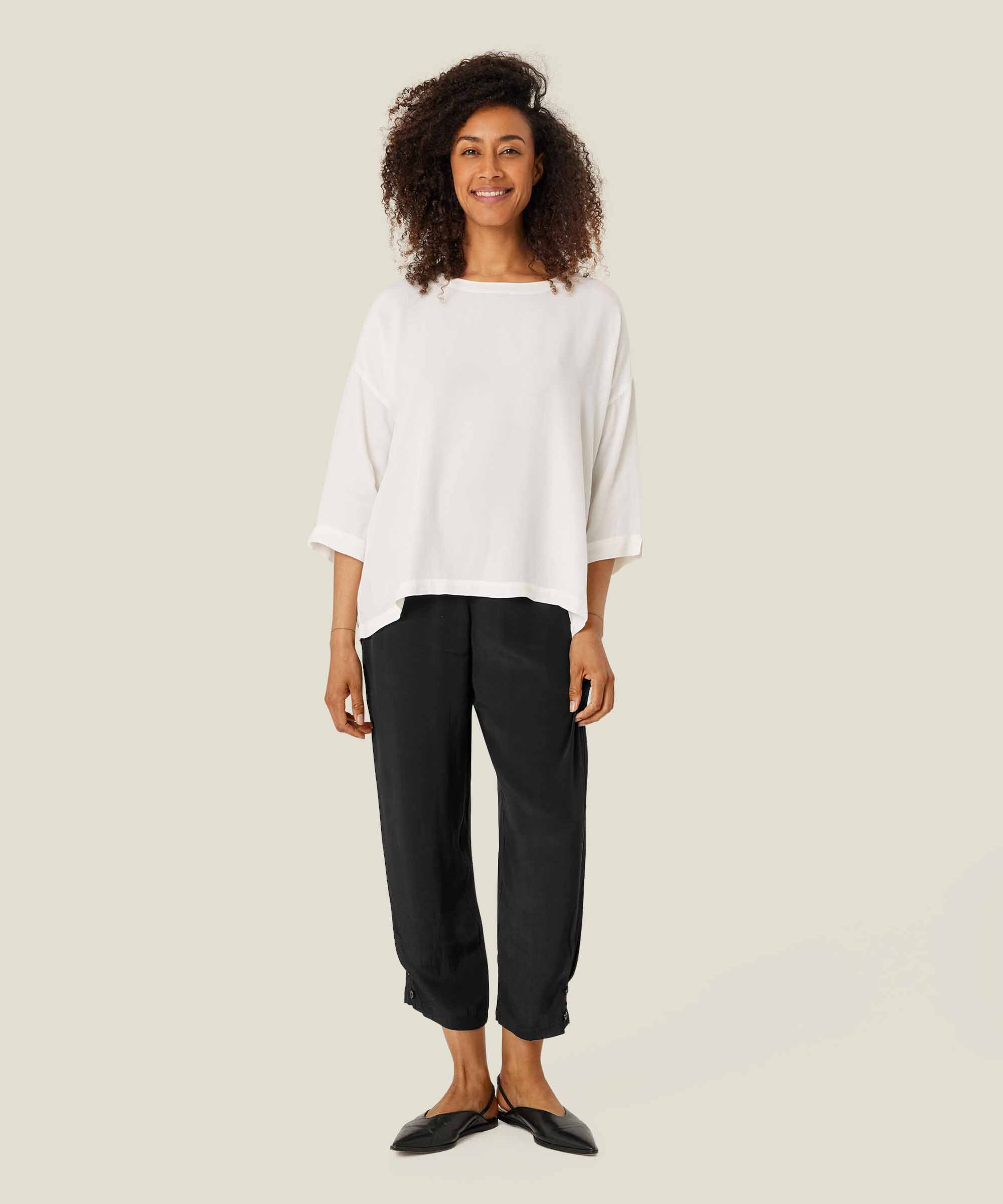 Viskosehose Mit Breitem, Gesmoktem Gummizug Hinten Und Knopfdetail, Black