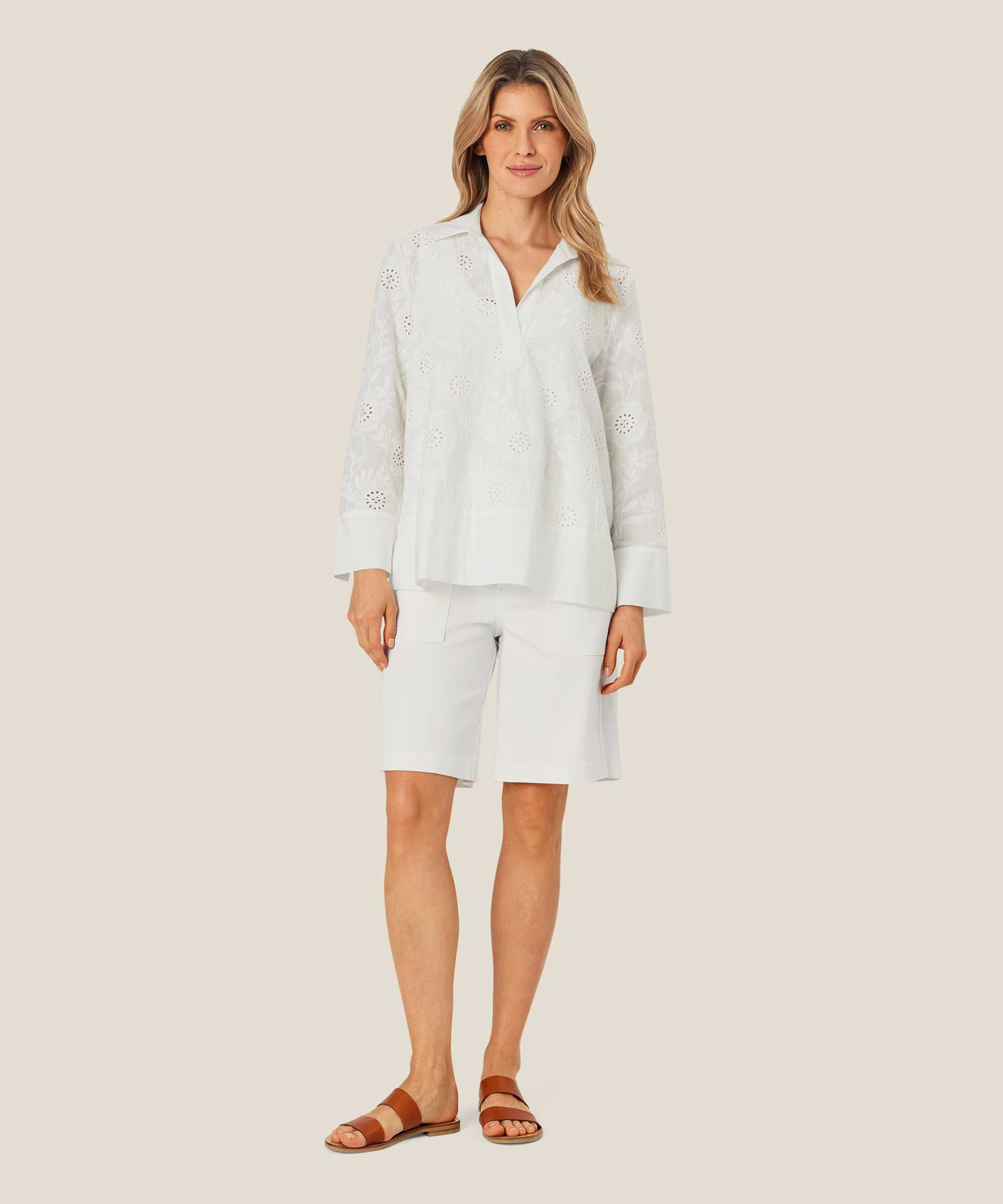 Jeansshorts mit dekorativen Taschen und Druckknöpfen, White