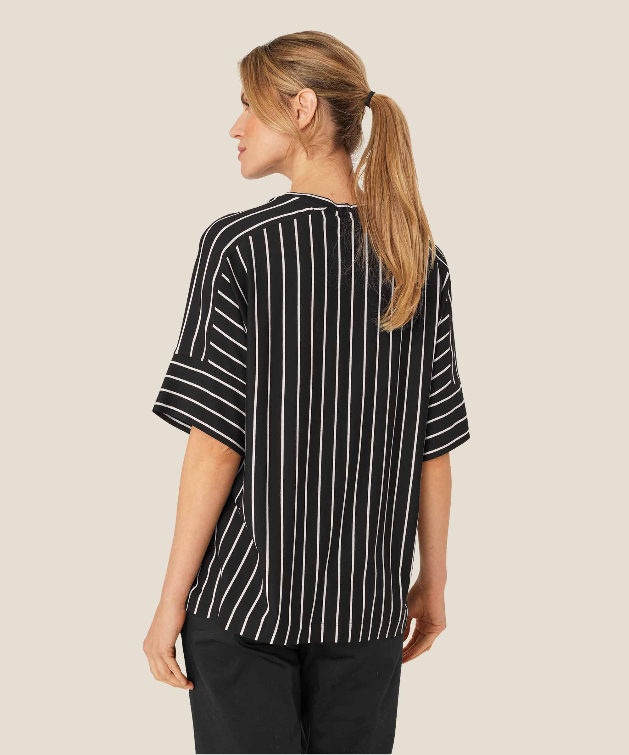 Gestreiftes T-Shirt mit Rundhalsausschnitt, Black