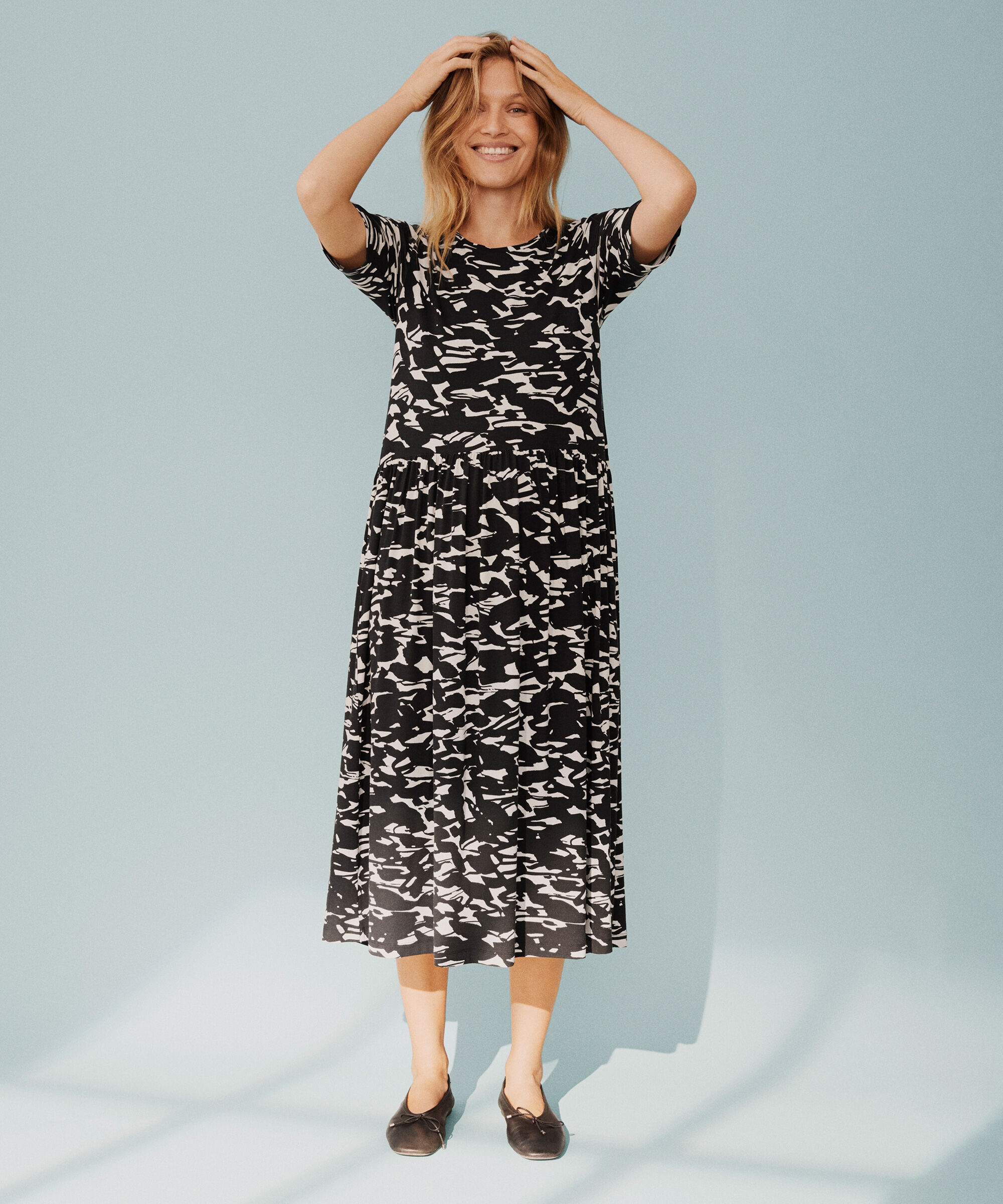 Gemustertes Jerseykleid mit Eingrifftaschen, Black