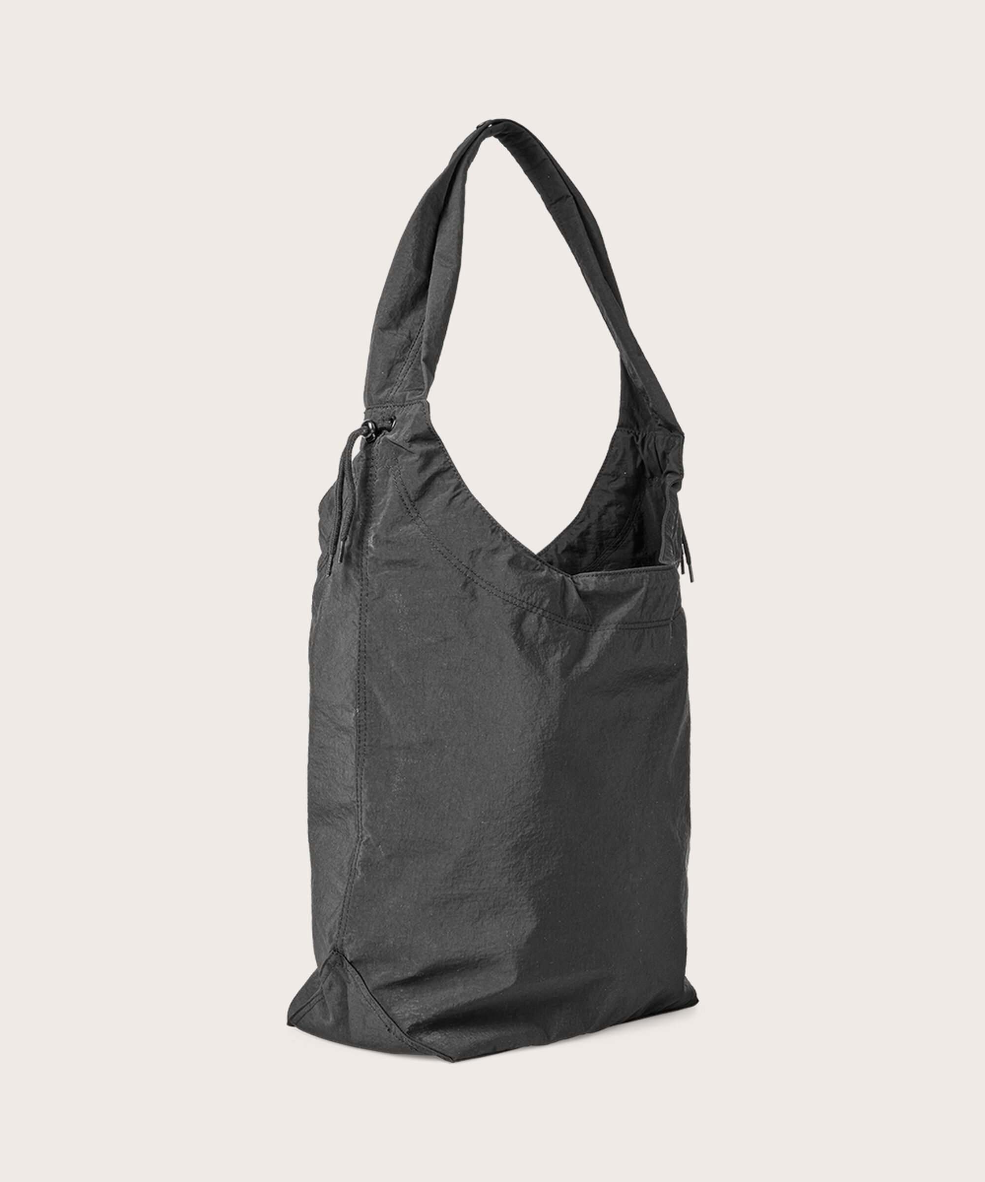 Tasche mit breitem Schultergurt und Reißverschluss, Black