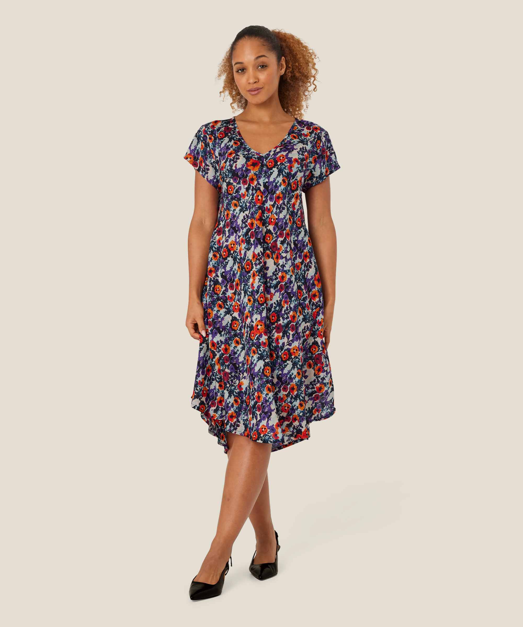 Bedrucktes Viskosekleid mit V-Ausschnitt, Meadow Violet