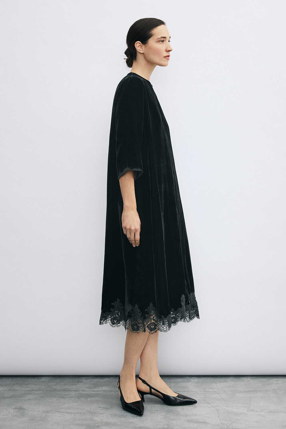 Velourskleid aus Viskose mit Spitzenkante - Black