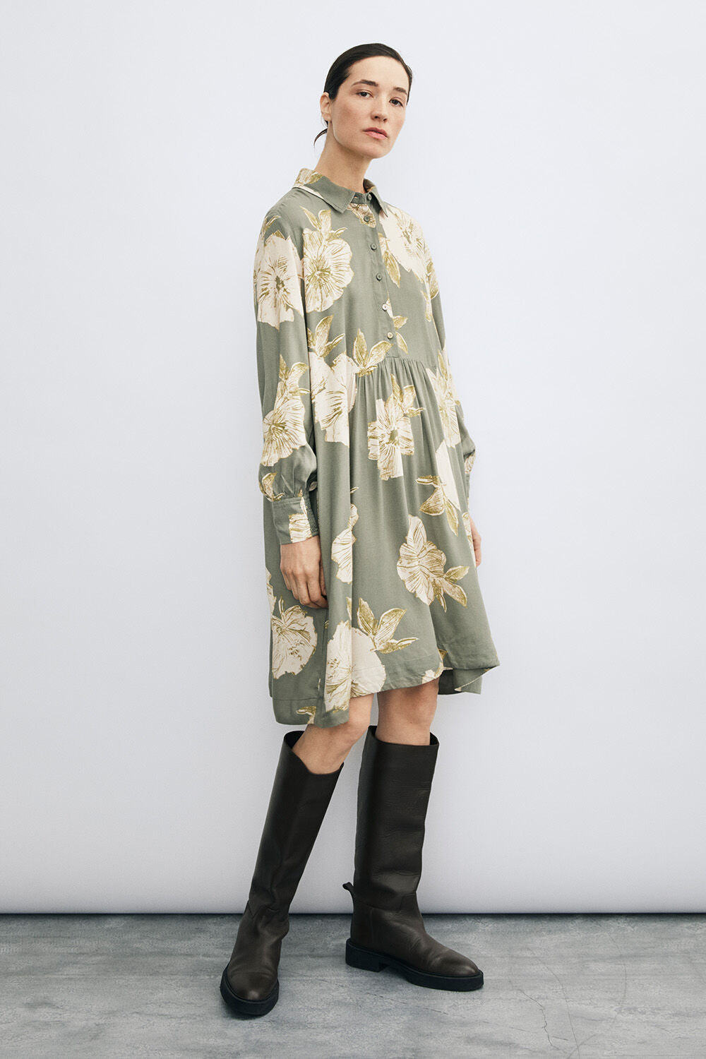 Viskosekleid mit Blumenmuster und Kn&ouml;pfen - Woodbine