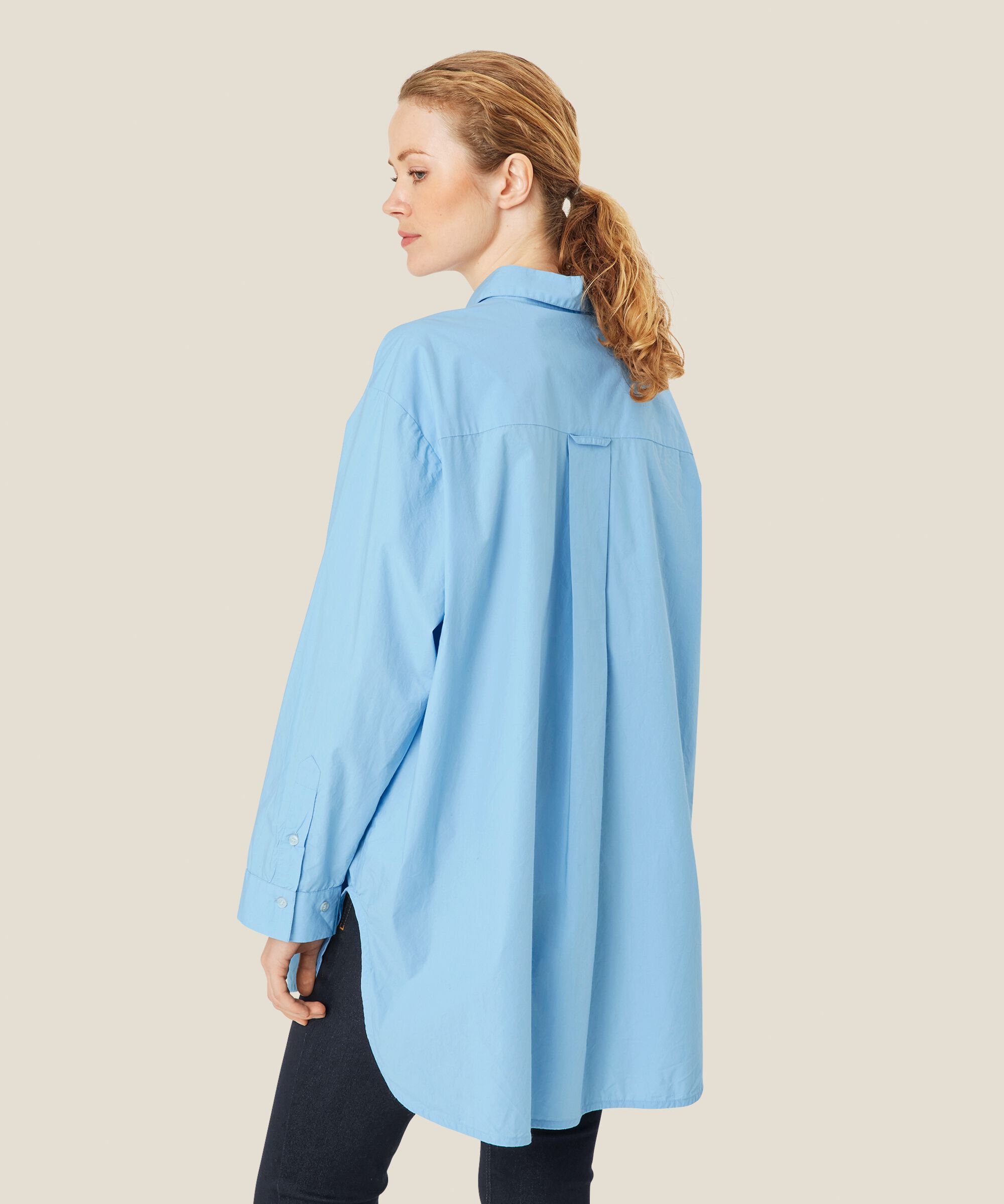 Baumwollhemdbluse Mit Abgerundeten Kanten Und Längerem Rücken, Powder Blue