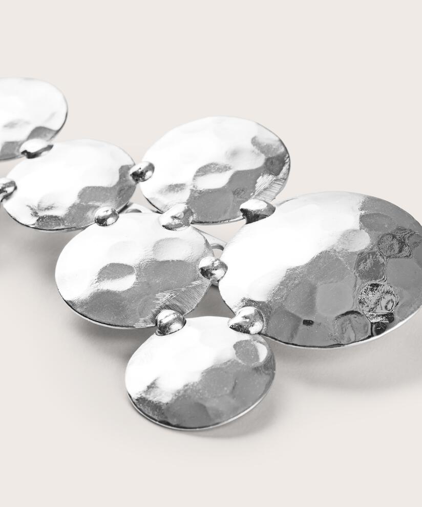 Brosche mit Kreisen aus geschlagenem Metall, Silver