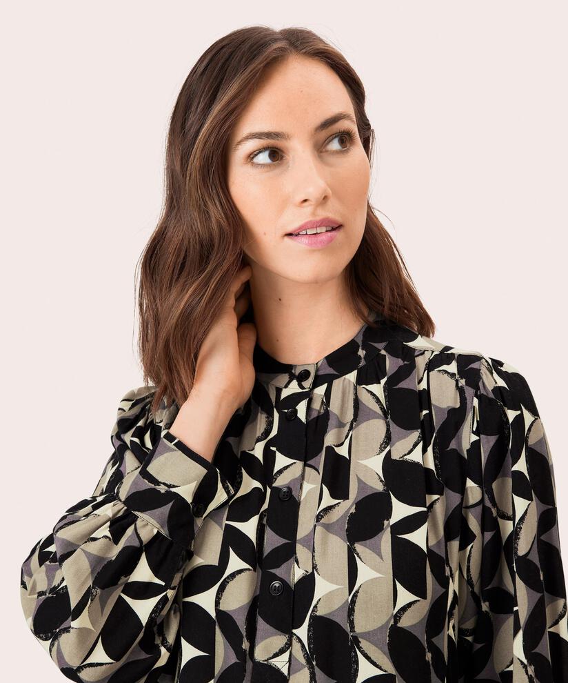 Nia Kleid, Volcanic