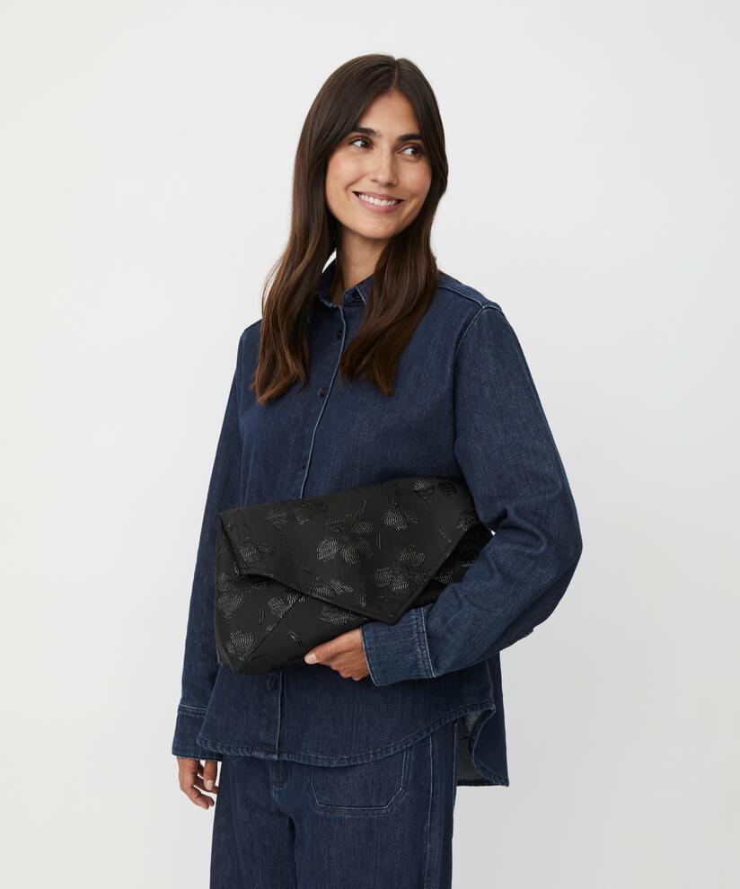 Tasche mit gestickten Blumen, Black