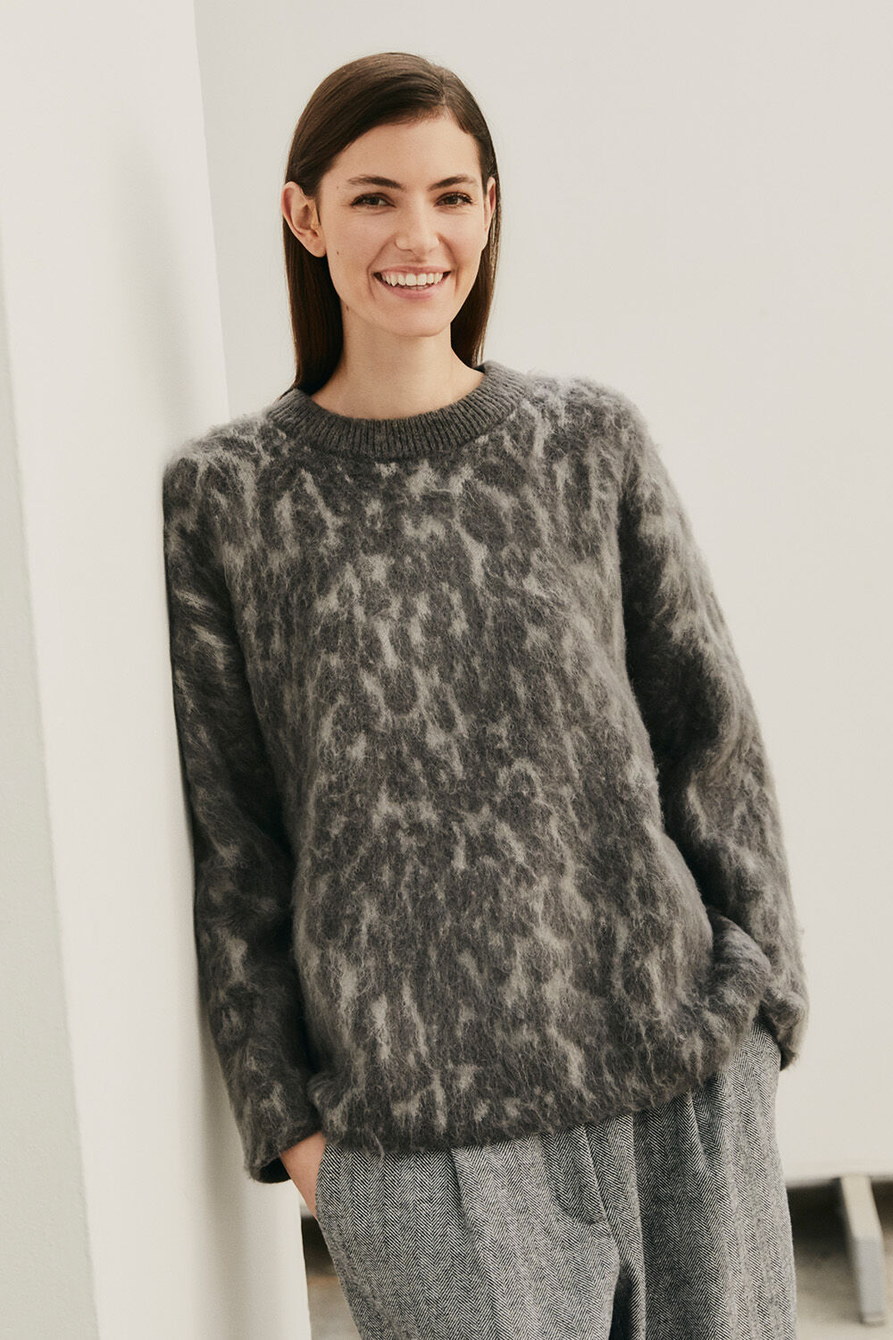 Pullover mit Leopardenmuster aus Wollmix - Magnet, Wollmix-Hose mit Fischgratmuster und Gummizug - Black