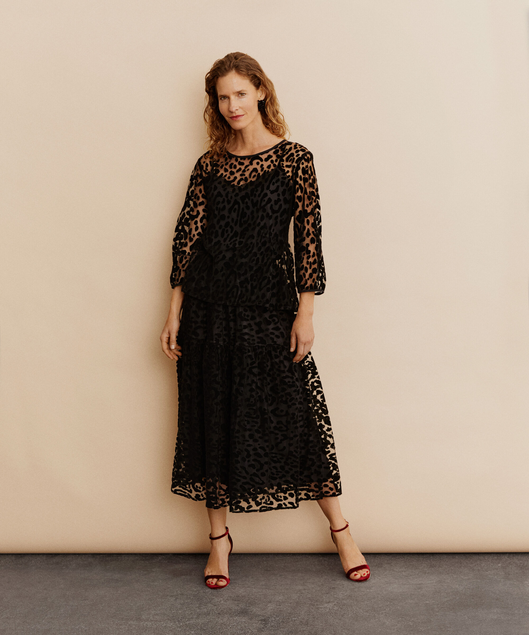 Bluse aus weichem Tüll mit eingewebtem Muster, Black