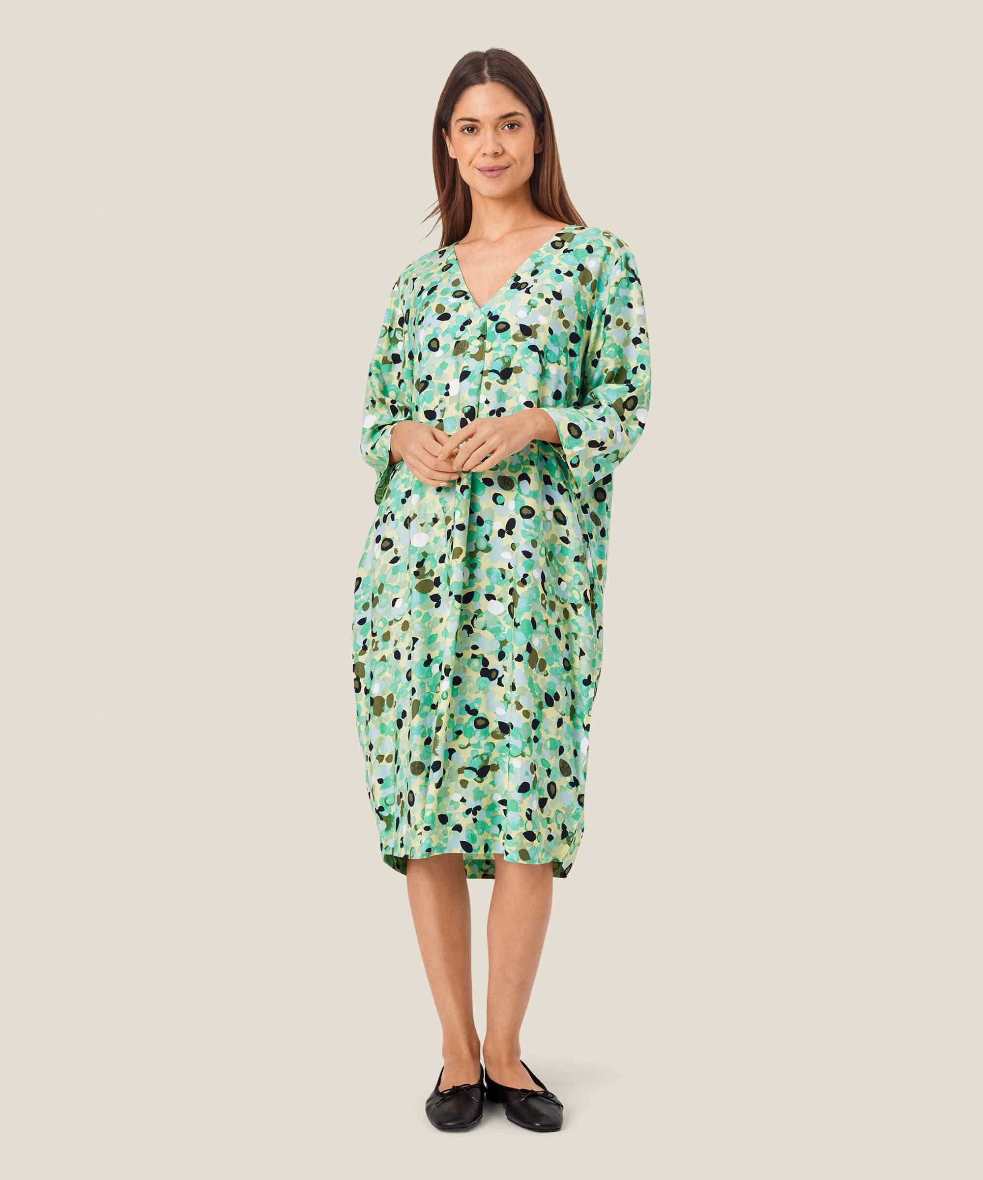 Viskosekleid mit V-Ausschnitt und Eingrifftaschen, Winter Green