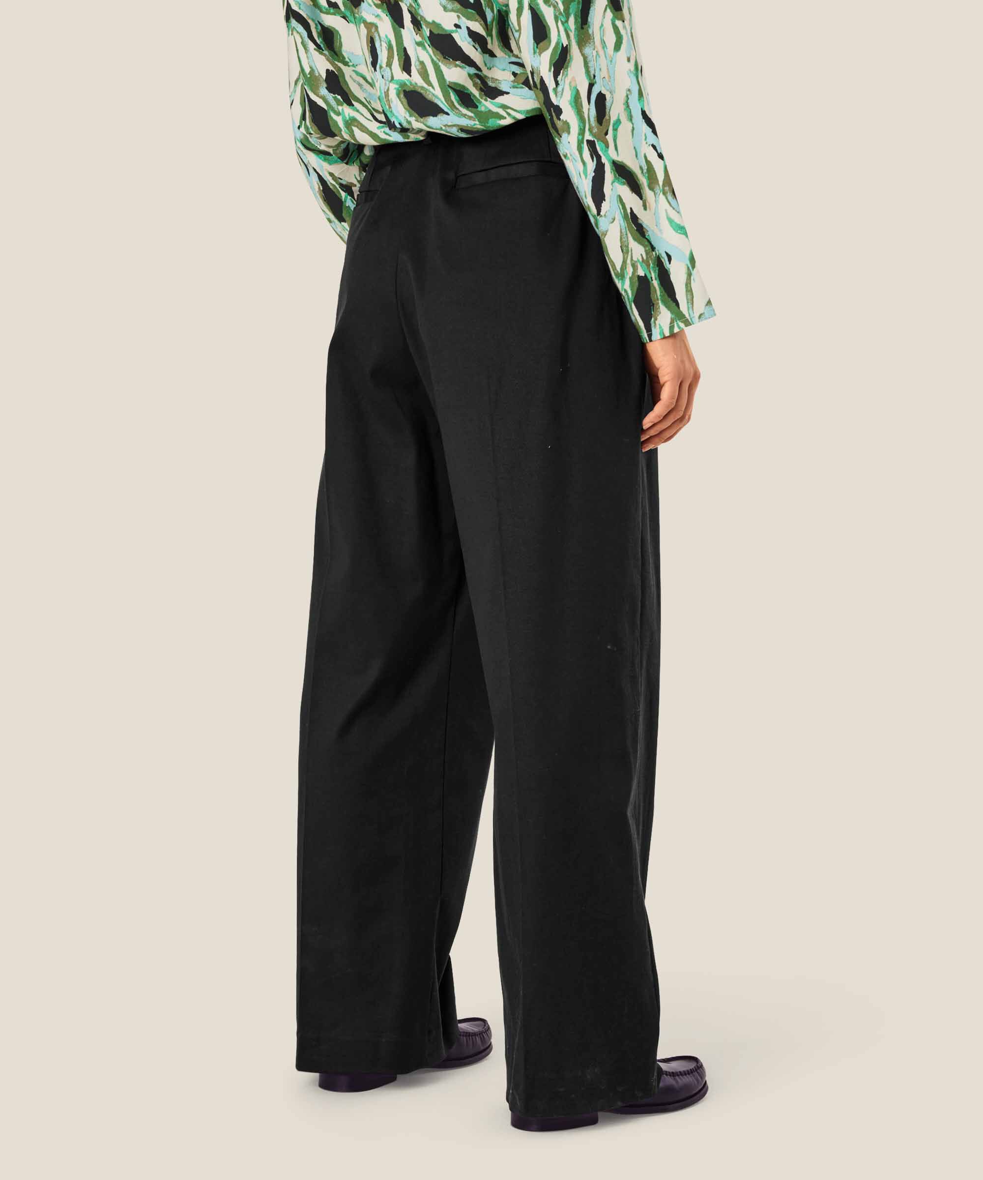 Hose mit weitem Bein, Bügelfalten und Eingrifftaschen, Black