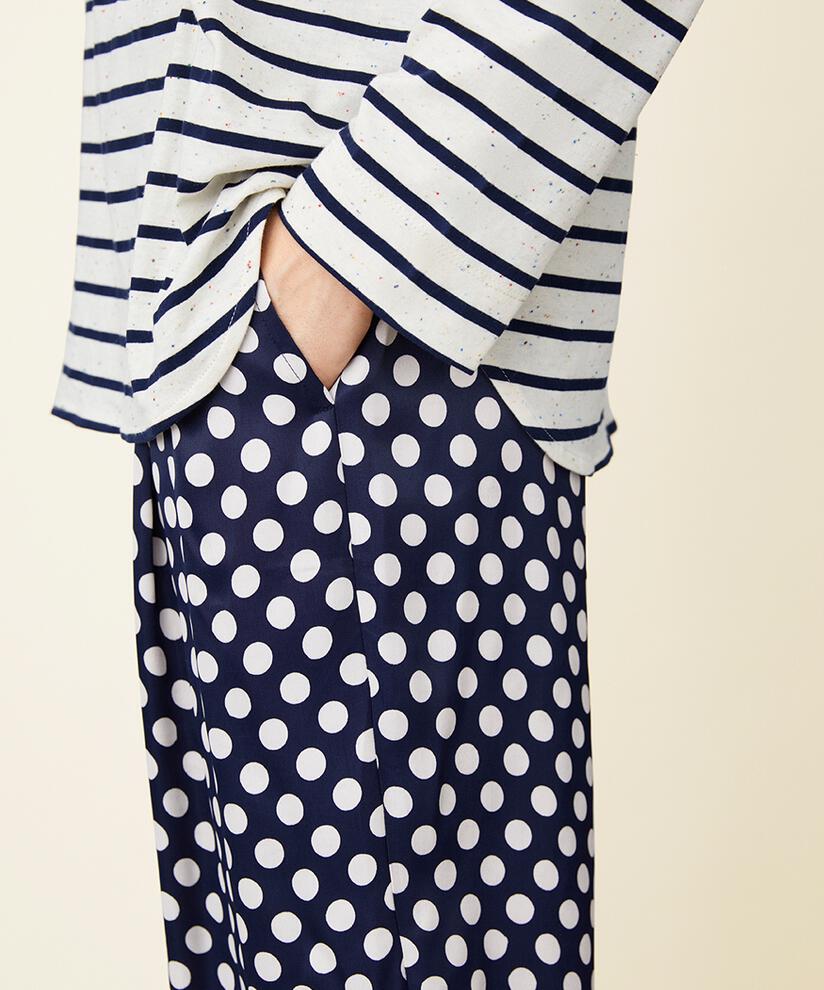 Perlinas Hose, Navy Blazer