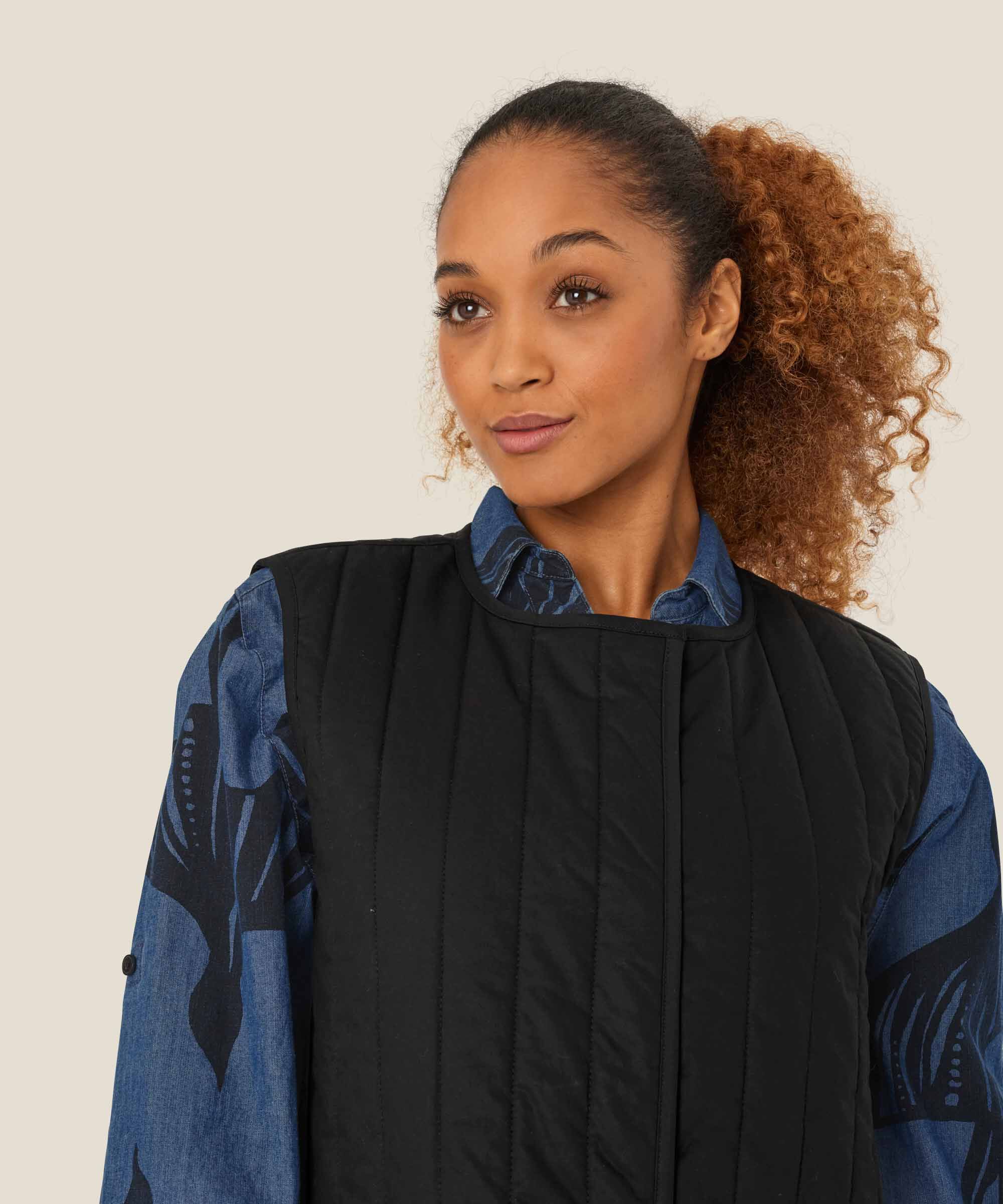 Steppweste mit Rundhalsausschnitt, Black