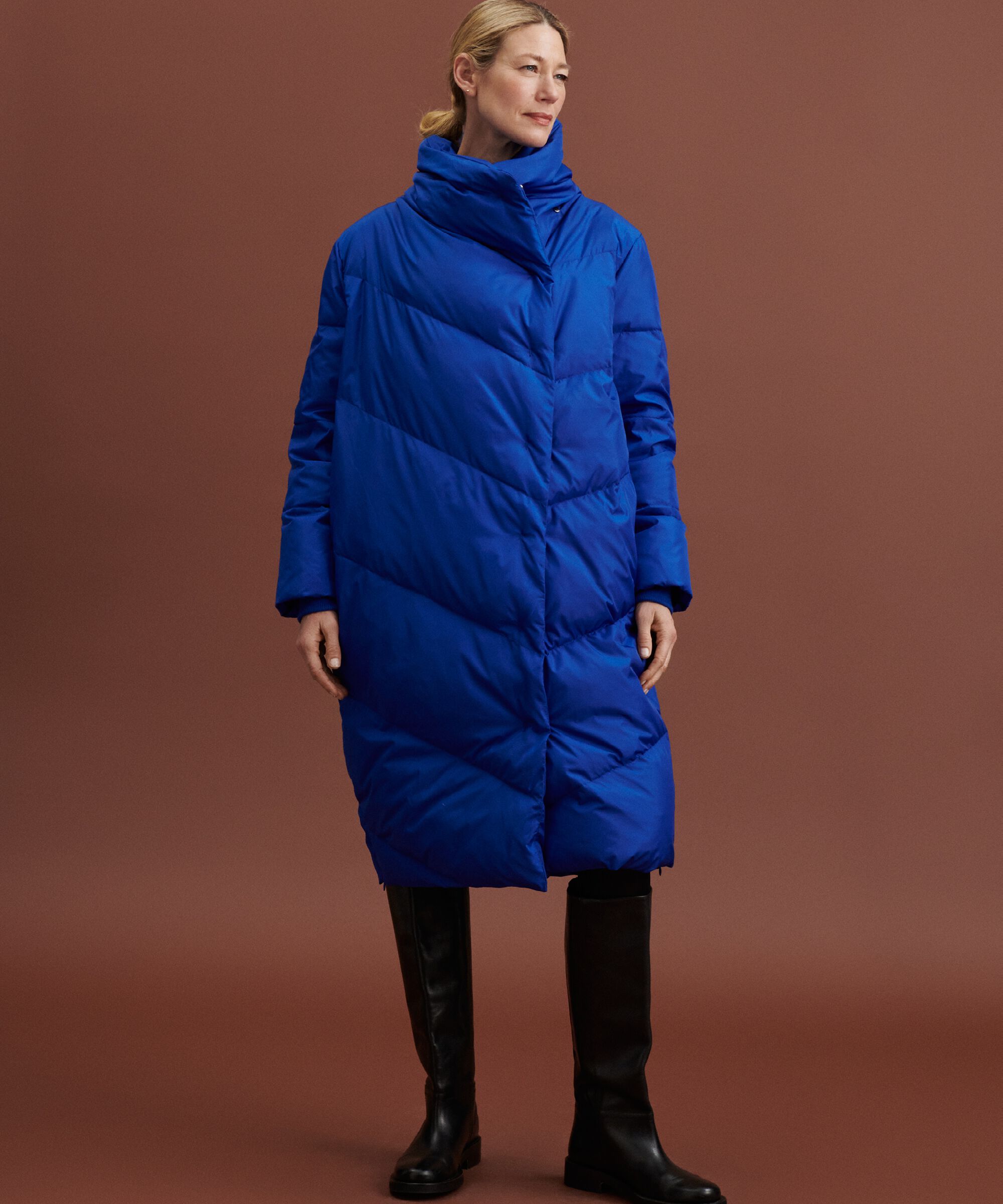 Daunenmantel mit hohem Kragen, Surf the web