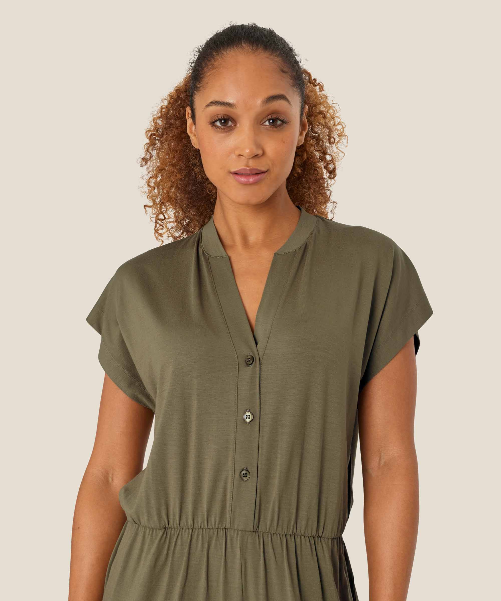 Jersey-Jumpsuit mit V-Ausschnitt und Knöpfen, Dusky Green