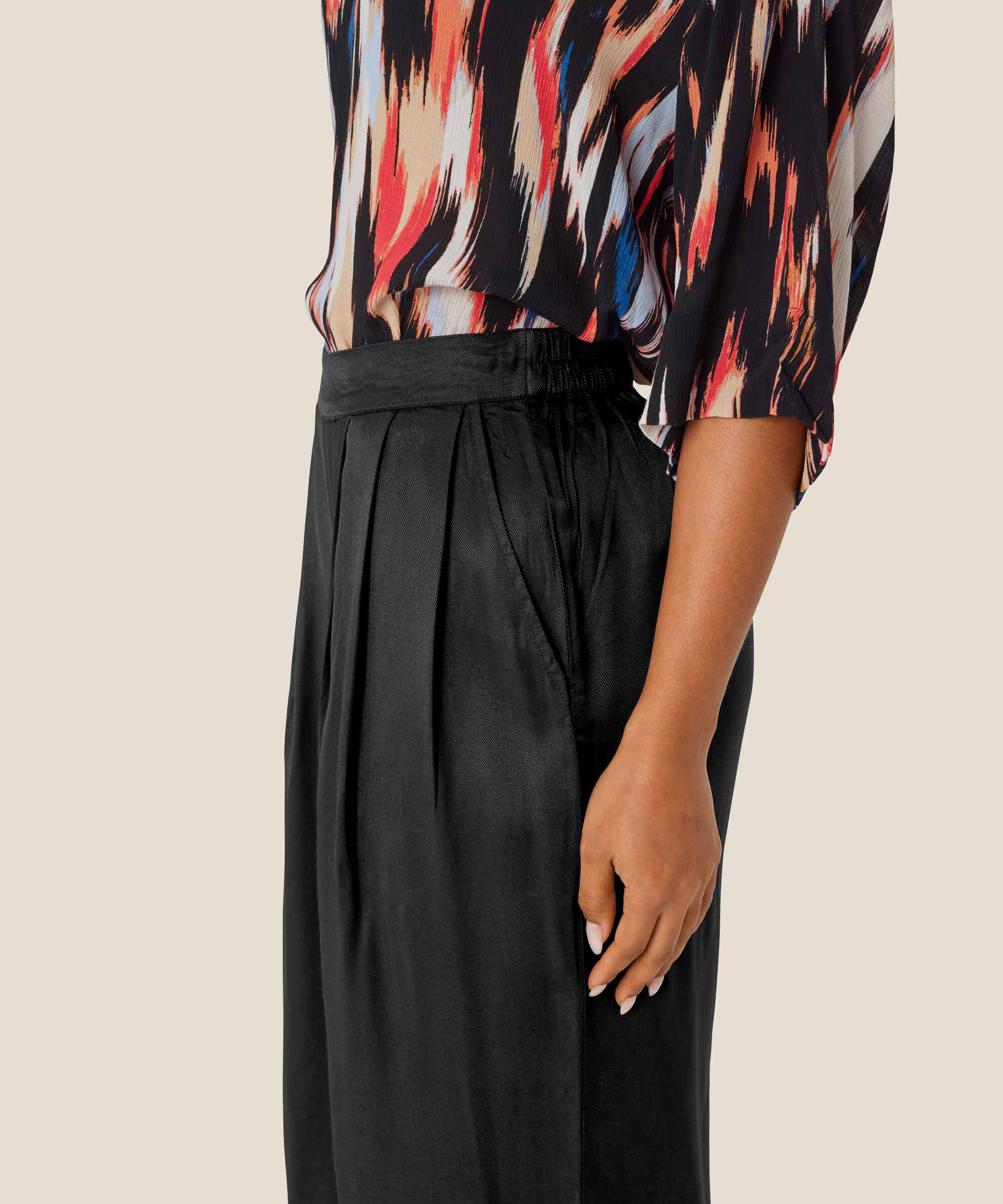 Viskosehose mit Gummizug hinten, Black