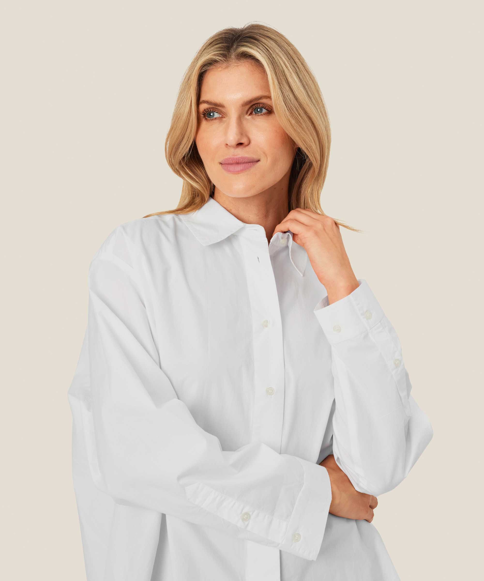 Baumwollhemdbluse Mit Abgerundeten Kanten Und Längerem Rücken, White
