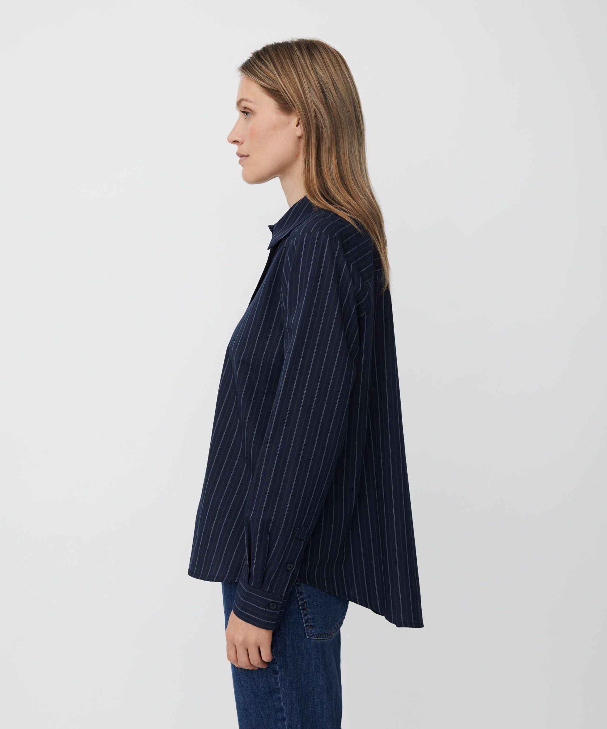 Nadelstreifen-Baumwollhemd mit längerem Rücken, Navy Blazer
