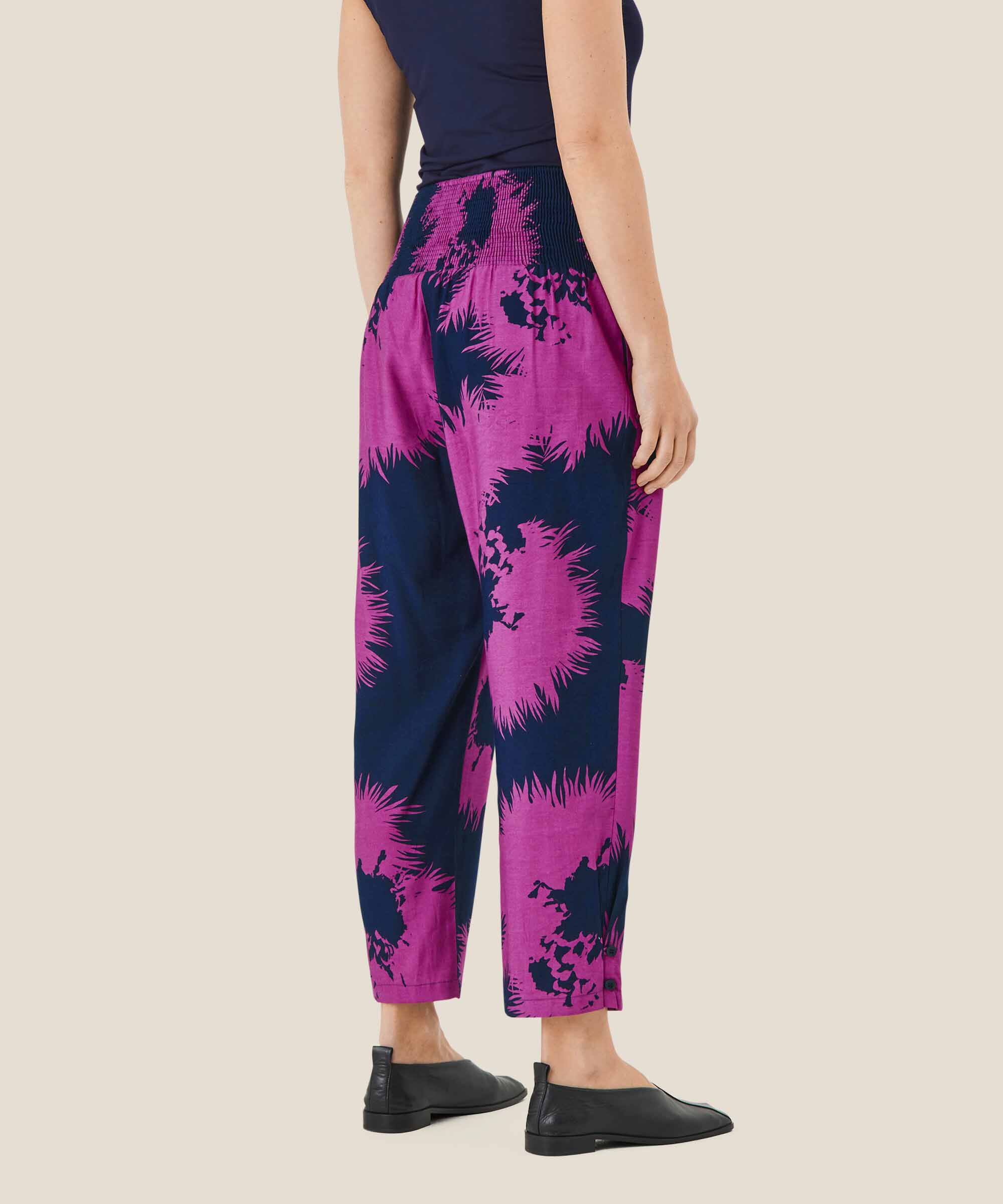 Viskosehose mit Smok hinten, Wild Aster