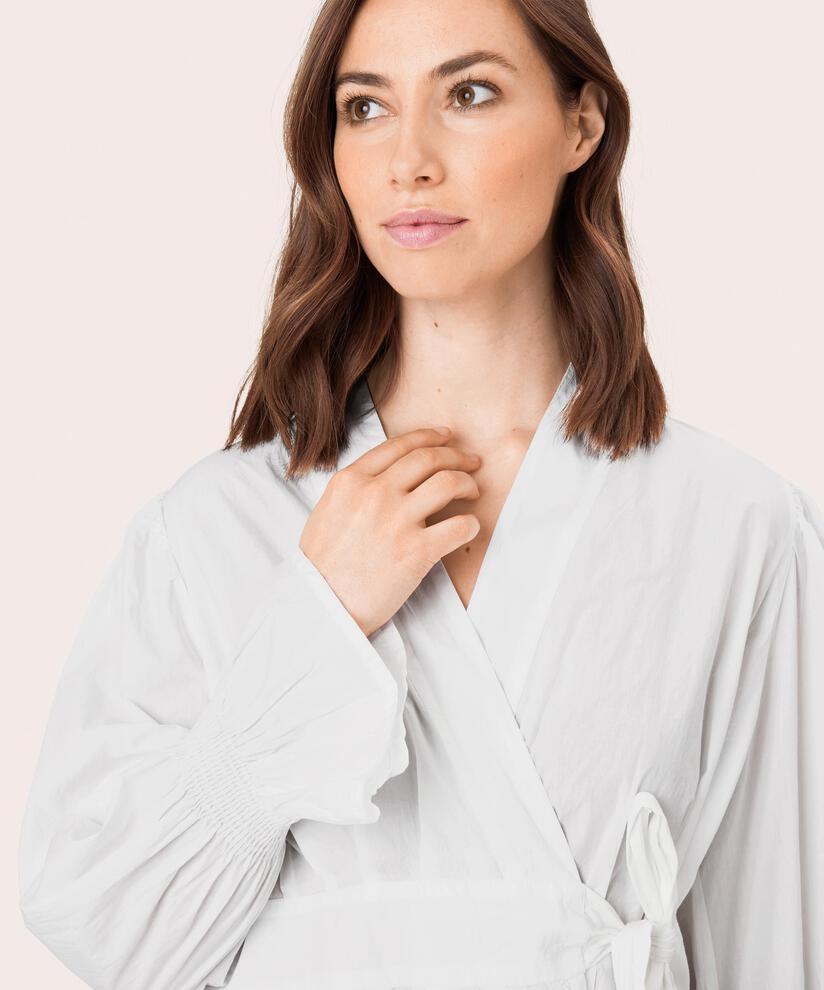 Julia Jacke, White