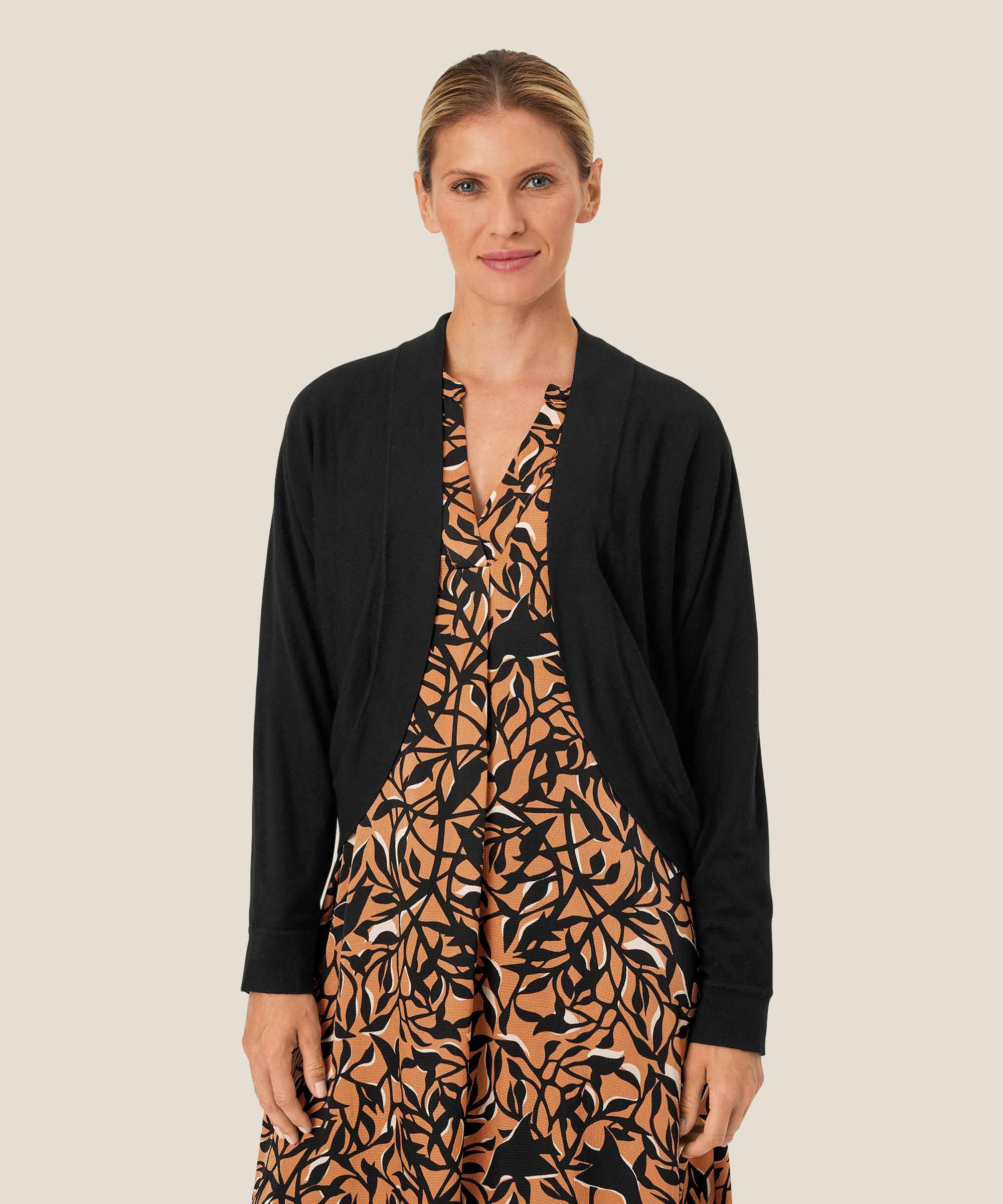 Feinstrick-Cardigan mit abgerundeter Vorderseite, Black