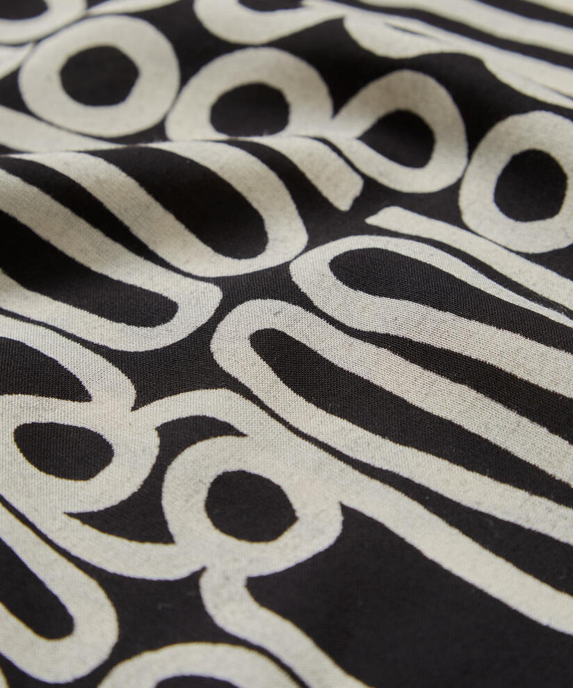 ALONG TUCH, Black