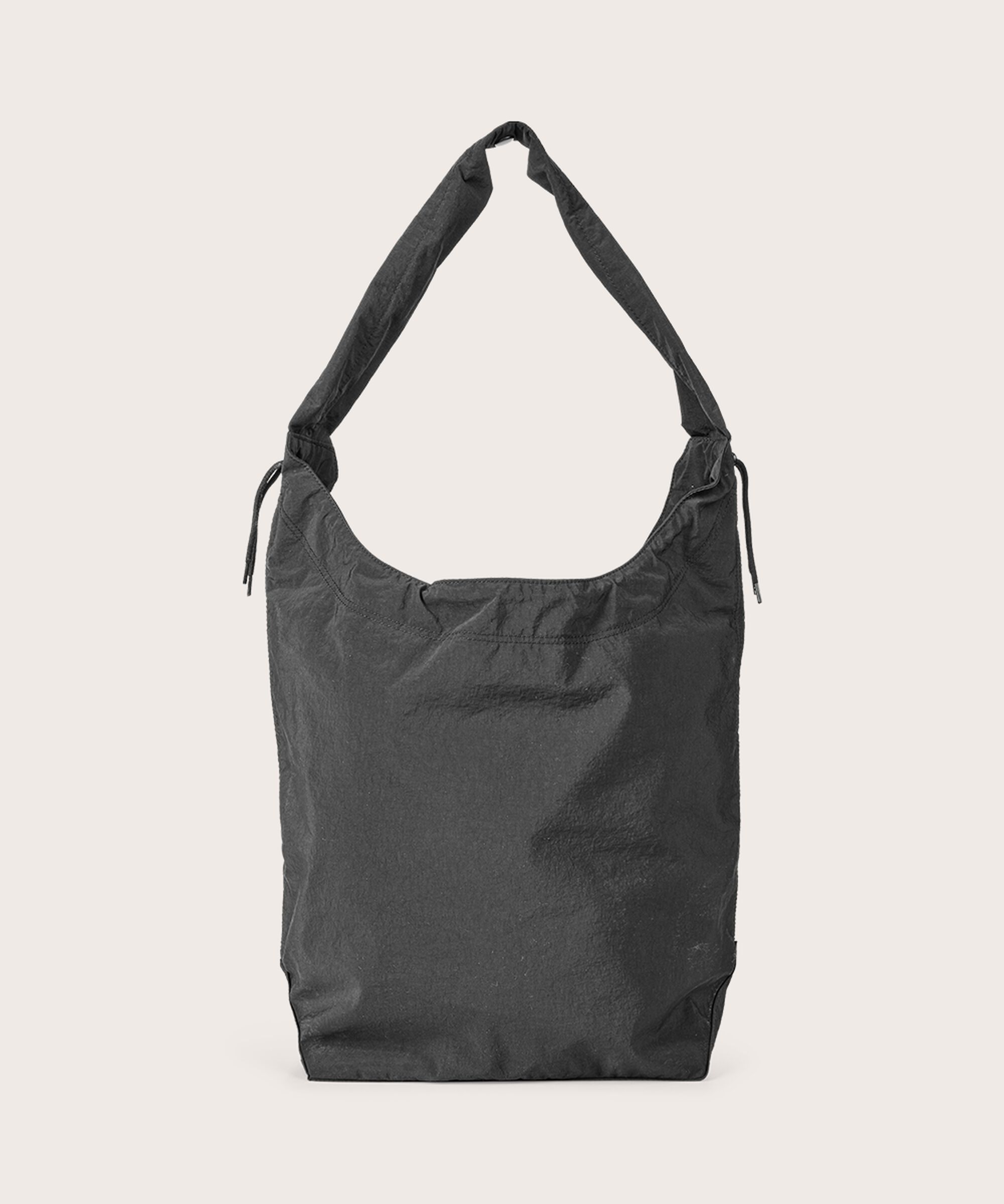 Tasche mit breitem Schultergurt und Reißverschluss, Black