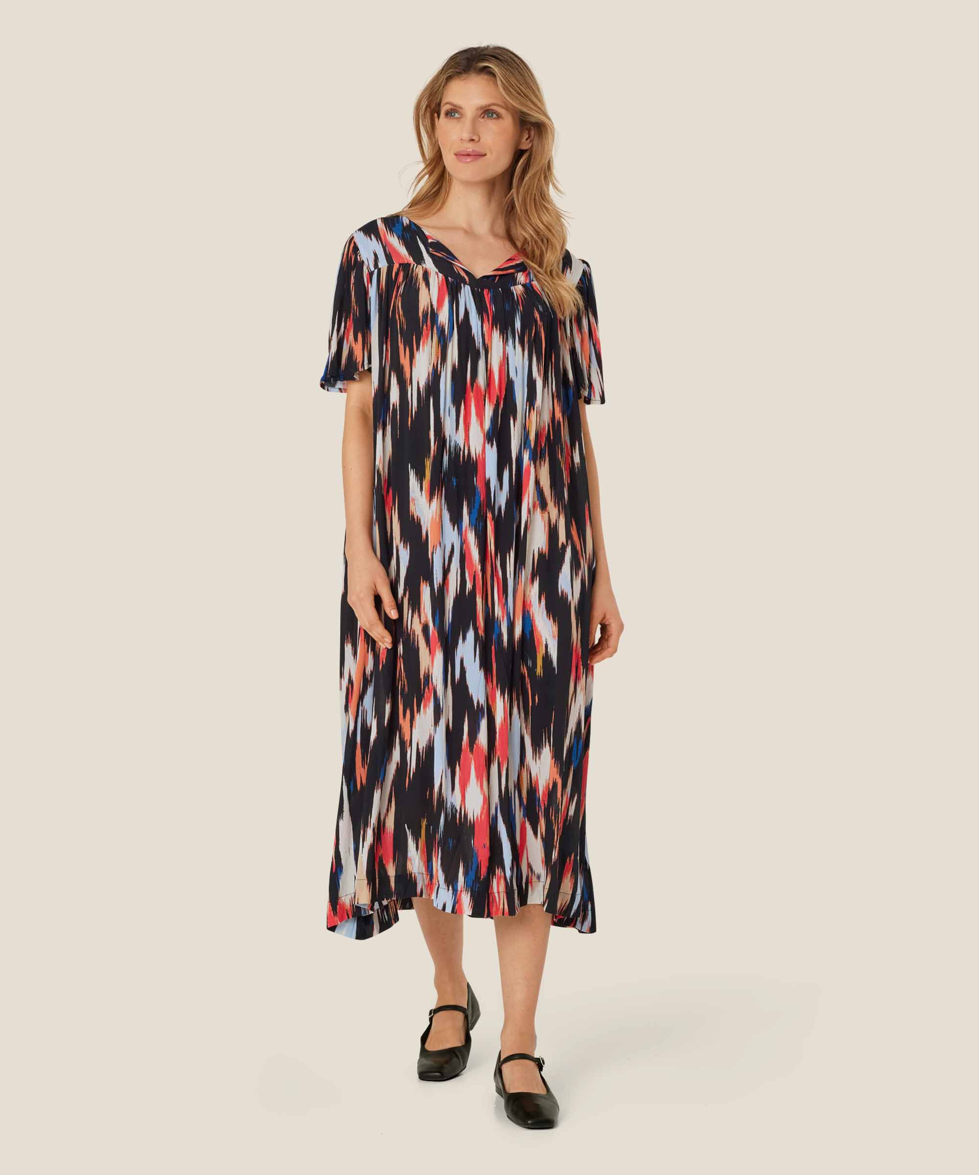 Bedrucktes Viskosekleid mit vielen Falten, Hibiscus