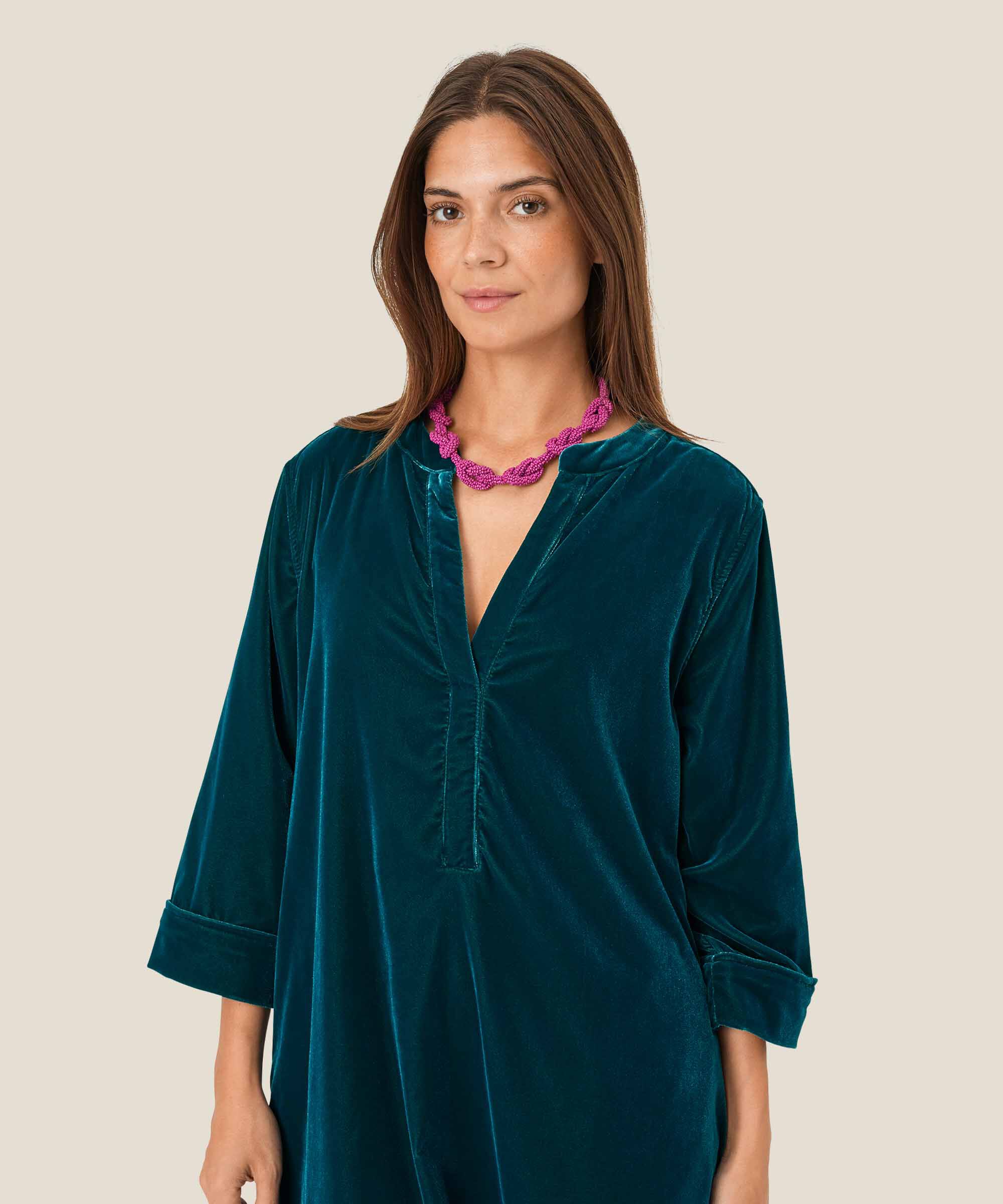 Geflochtene Halskette mit rosa Glasperlen, Fuchsia Red