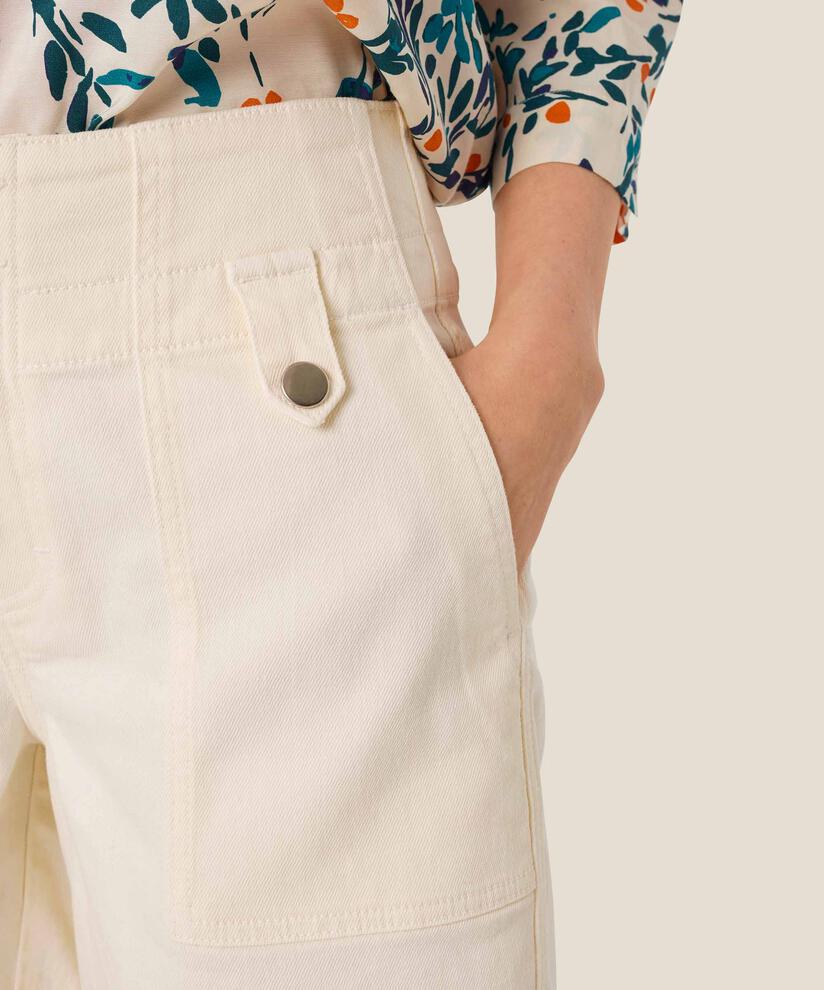 Jeansshorts mit hoher Taille und Knopfdetails, Jet Stream