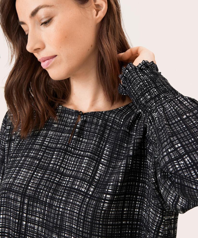 Baila Bluse, Volcanic