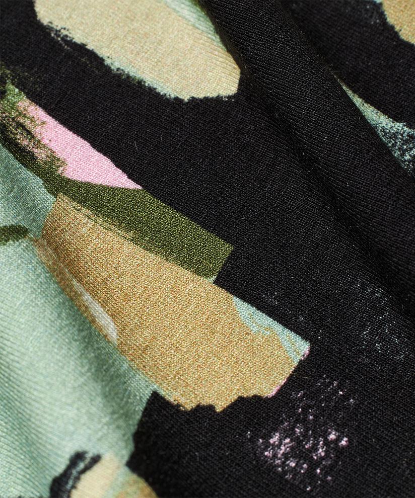 Die weiche Jersey-Qualität und die schlichte Passform sorgen für einen klassischen Look mit viel Komfort. Bedrucktes T-Shirt mit V-Ausschnitt, Black Das Oberteil hat außerdem einen femininen V-Ausschnitt, in dem du deine Lieblingshalskette zur Schau stellen kannst. Bedrucktes T-Shirt mit V-Ausschnitt, Black Kombiniere es mit einer schwarzen oder weißen Hose und kreiere einen komplett monochromen Look. Bedrucktes T-Shirt mit V-Ausschnitt, Black 95% Viskose, 5% Elasthan. Bedrucktes T-Shirt mit V-Ausschnitt, Black Das Model ist 177 cm groß und trägt Größe M. Bedrucktes T-Shirt mit V-Ausschnitt, Black Bedrucktes T-shirt Mit V-ausschnitt, Frosty Green