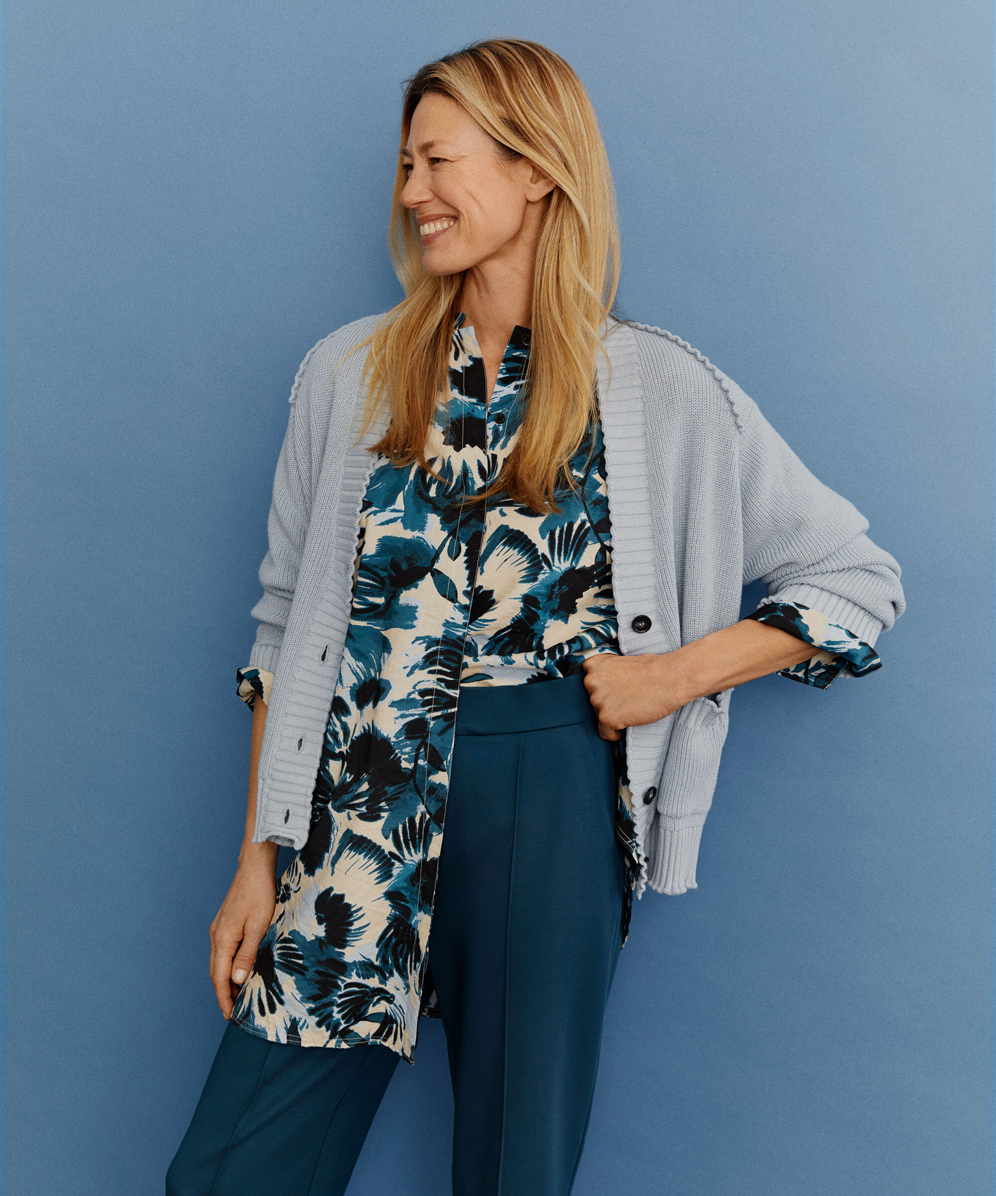 Baumwoll-Cardigan mit R&uuml;schendetails an den Schultern, Blue Fog