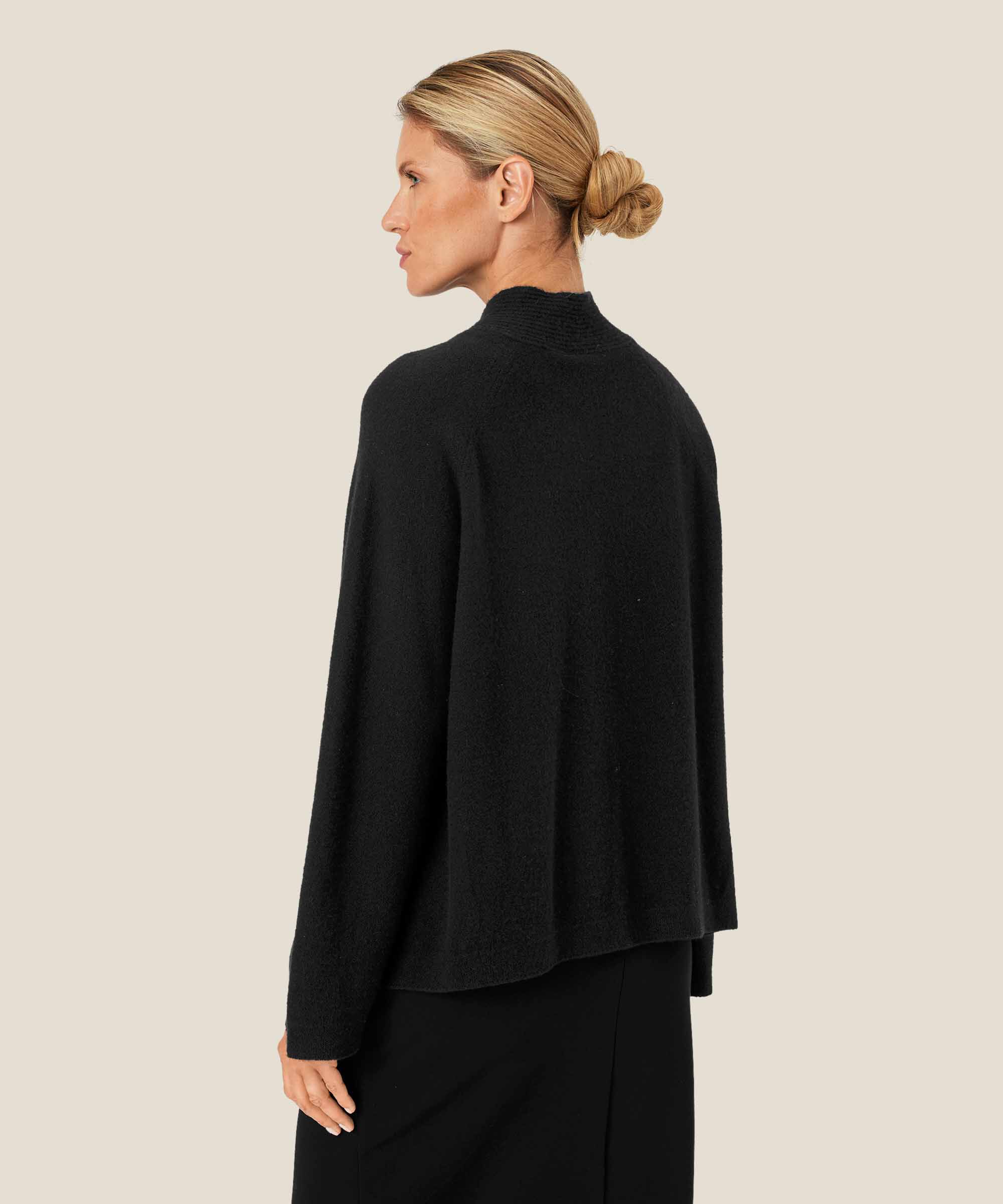 Pullover aus Wolle mit Bindebändern am Hals, Black