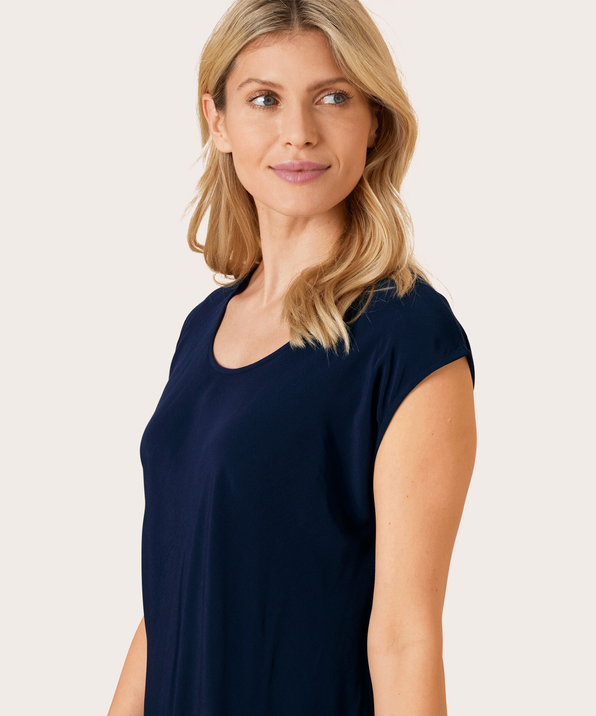 Viskosekleid mit Rundhalsausschnitt und kurzen Ärmeln, Navy