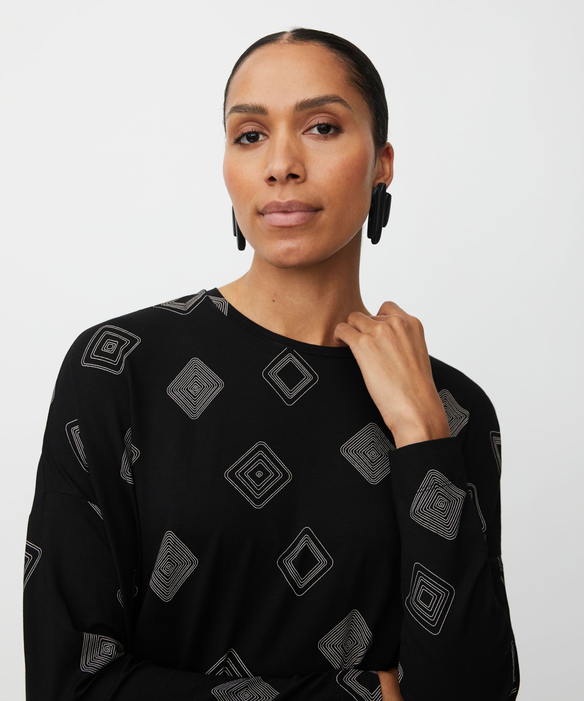 bedrucktes Shirt mit elastischem Saum, Black