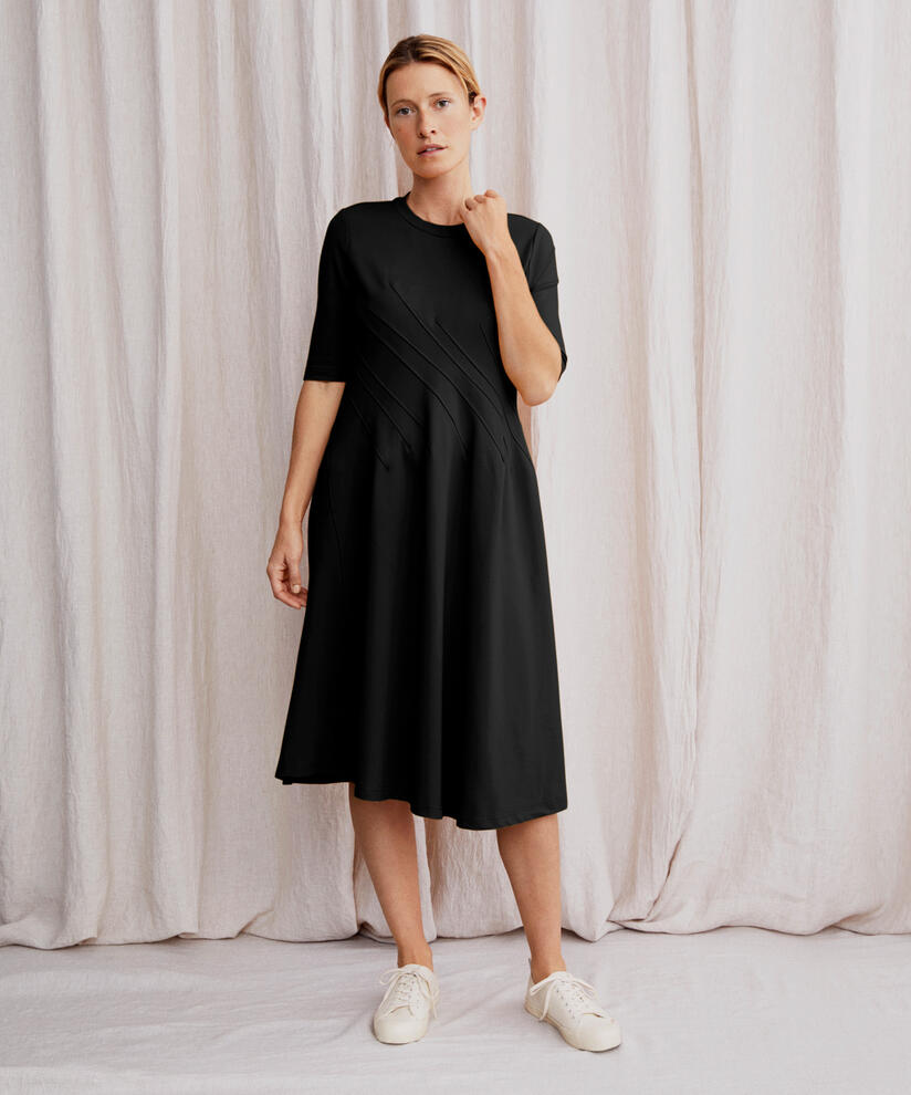 Jerseykleid mit Ziernähten, Black