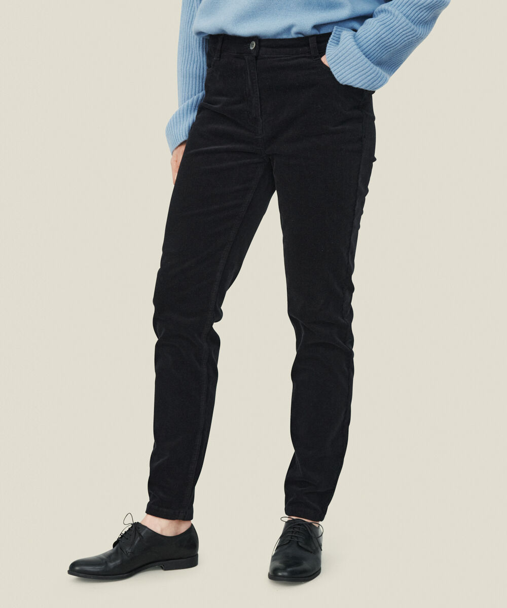 Cordhose mit schmalen Beinen, Black