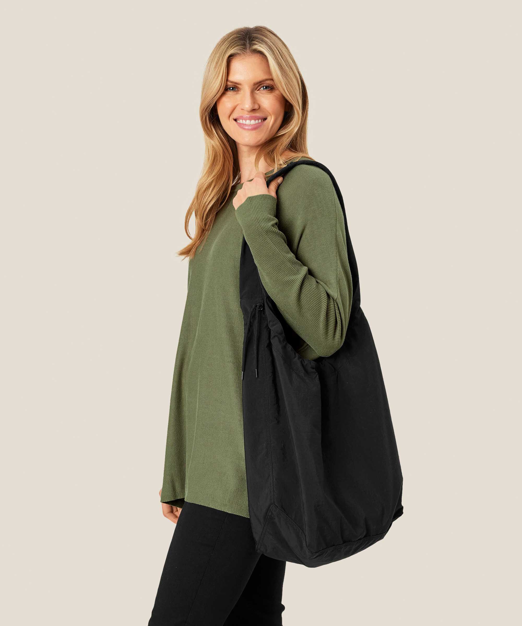 Tasche mit breitem Schultergurt und Reißverschluss, Black